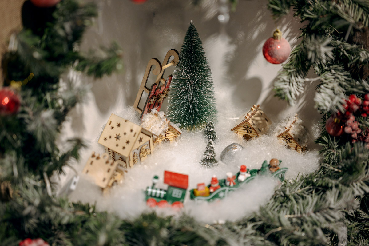 Пока модницы изучают советы стилистов на тему идеального образа для встречи 2026-го, мужчины отдают себя в руки профессионалов. Это достоверно знают консультанты магазина TRUVOR, который к Новому году подготовил для представителей сильного пола широкий ассортимент мужской одежды на любой вкус. Также владимирским джентльменам помогут выбрать отличный подарок родным или коллегам. И всё это в праздничной атмосфере, которой пропитан каждый уголок их салона на Горького, 76.