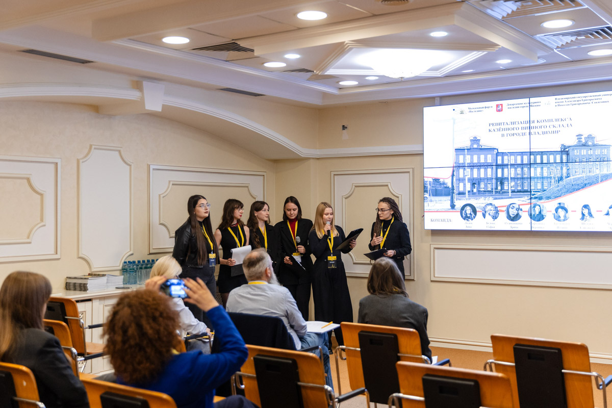 Чего только не придумывают наши студенты! Пока жители города грустно смотрят на старое здание «Владалко», проезжая мимо, ребята решили переосмыслить его концепцию. «Ключ-Медиа» узнал подробнее о данной идее, к слову, победившей в конкурсе от молодежного форума «Наследие».