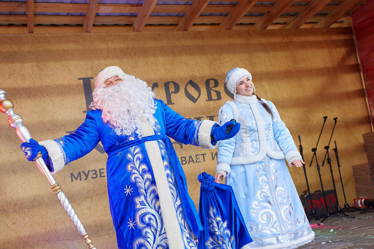 20 декабря «Щурово городище» превратилось в эпицентр новогоднего чуда. Там не просто гуляли, а создавали праздник с большой буквы люди с большим сердцем. Благотворительный «Зимний Благодень», организованный совместно с фондом «Маруся», стал громким заявлением: помогать можно весело, всем миром и с искренними улыбками.