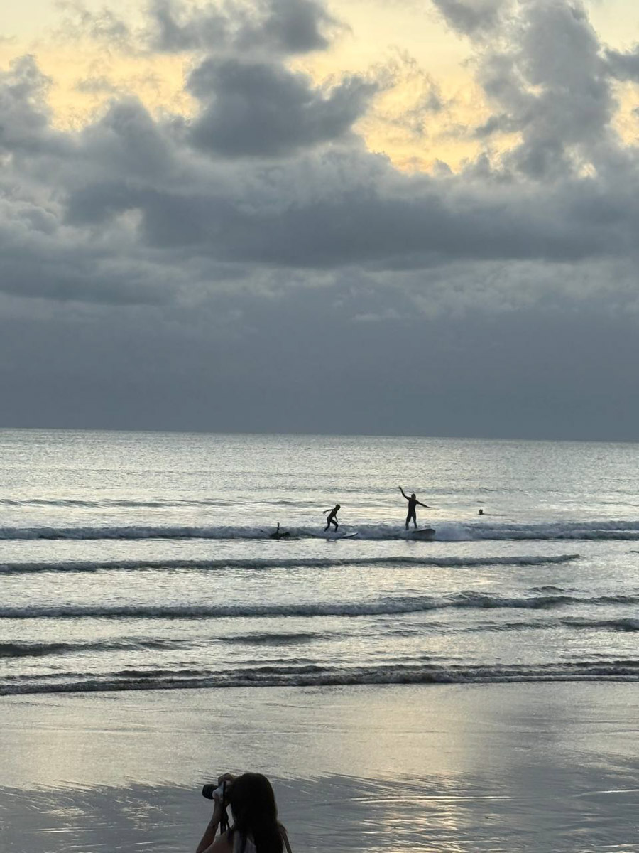 В последнее время организовывать путешествия за границу стало сложнее. Но и в этих условиях остаются возможности спланировать необычный тур за приемлемые деньги. Жительница Владимира Полина Чистова занимается этим уже 17 лет: с семьей она объездила более 30 стран. О своем любопытном опыте наша героиня рассказала «Ключ-Медиа».