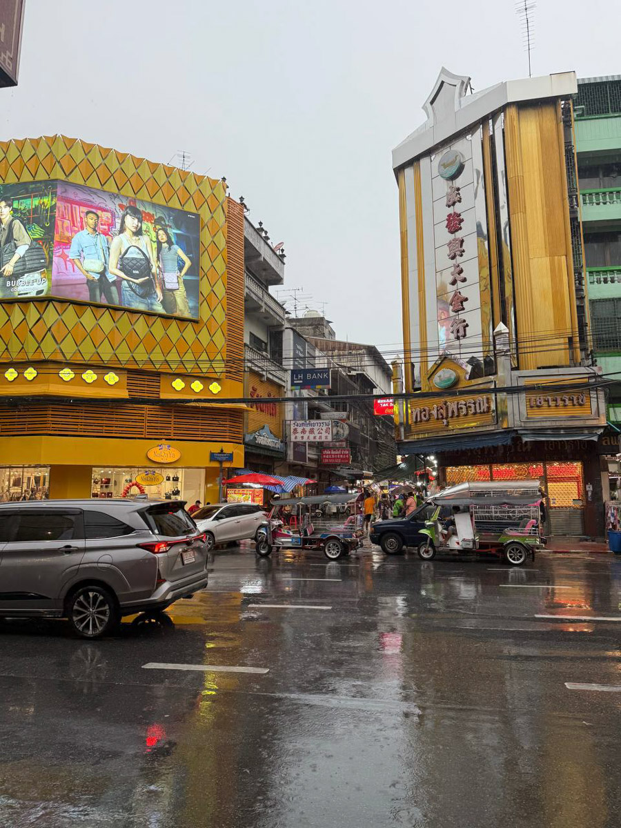 В последнее время организовывать путешествия за границу стало сложнее. Но и в этих условиях остаются возможности спланировать необычный тур за приемлемые деньги. Жительница Владимира Полина Чистова занимается этим уже 17 лет: с семьей она объездила более 30 стран. О своем любопытном опыте наша героиня рассказала «Ключ-Медиа».