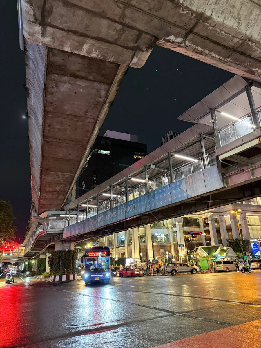 В последнее время организовывать путешествия за границу стало сложнее. Но и в этих условиях остаются возможности спланировать необычный тур за приемлемые деньги. Жительница Владимира Полина Чистова занимается этим уже 17 лет: с семьей она объездила более 30 стран. О своем любопытном опыте наша героиня рассказала «Ключ-Медиа».
