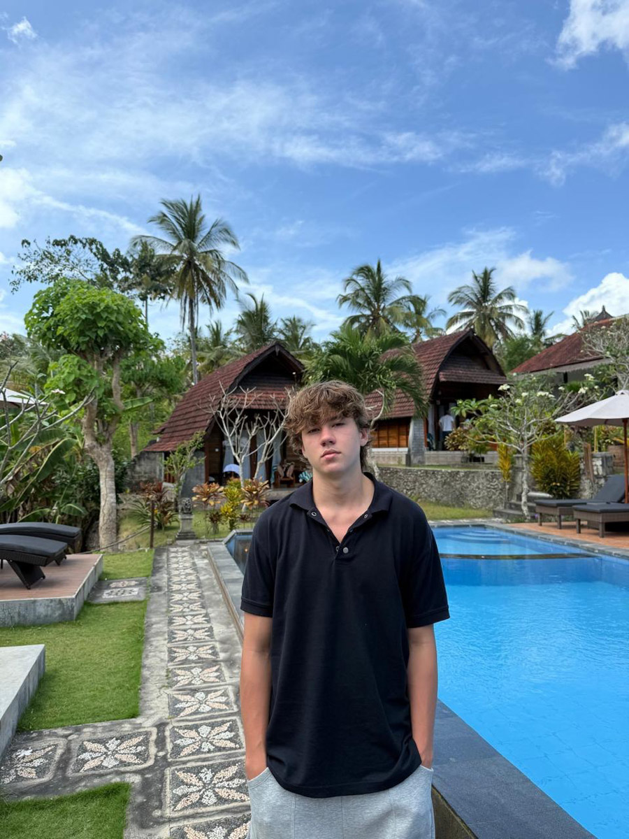 В последнее время организовывать путешествия за границу стало сложнее. Но и в этих условиях остаются возможности спланировать необычный тур за приемлемые деньги. Жительница Владимира Полина Чистова занимается этим уже 17 лет: с семьей она объездила более 30 стран. О своем любопытном опыте наша героиня рассказала «Ключ-Медиа».