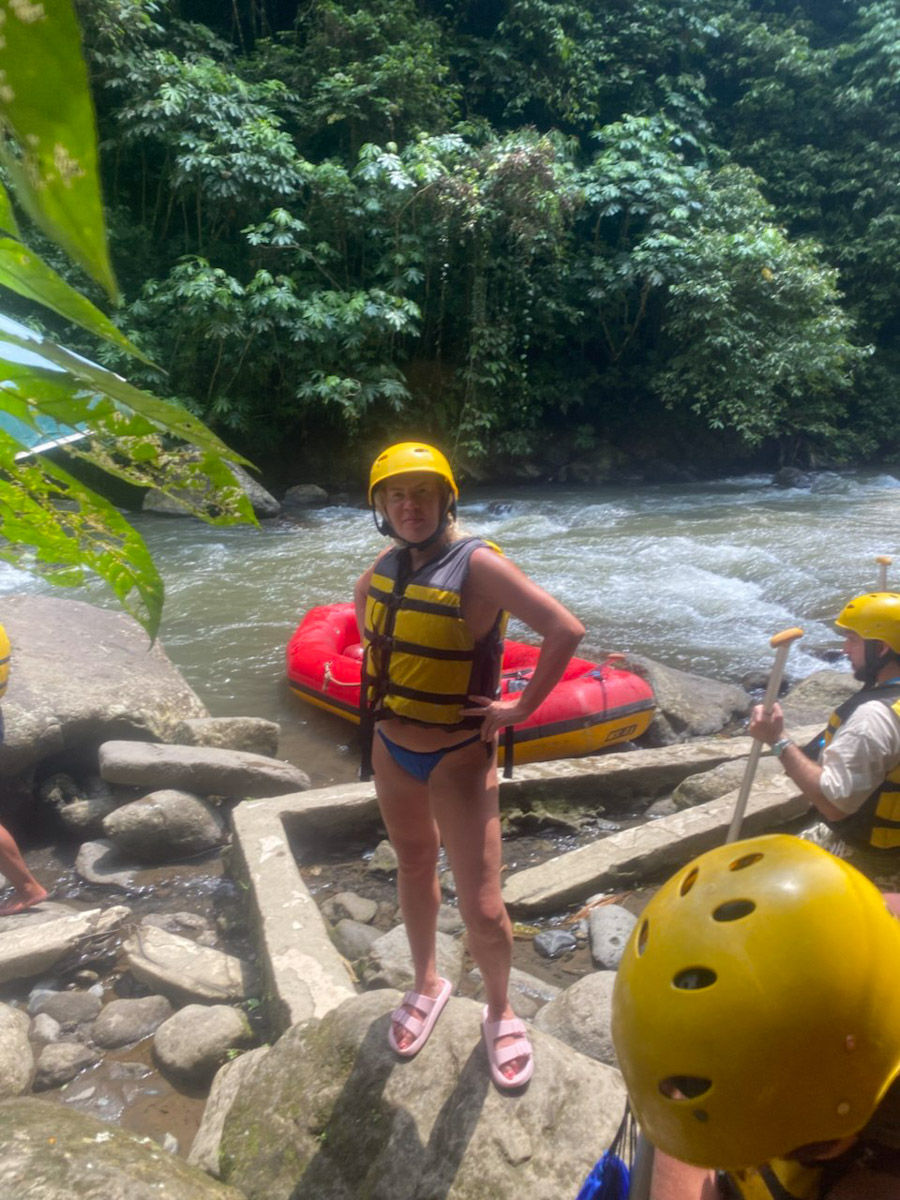 В последнее время организовывать путешествия за границу стало сложнее. Но и в этих условиях остаются возможности спланировать необычный тур за приемлемые деньги. Жительница Владимира Полина Чистова занимается этим уже 17 лет: с семьей она объездила более 30 стран. О своем любопытном опыте наша героиня рассказала «Ключ-Медиа».