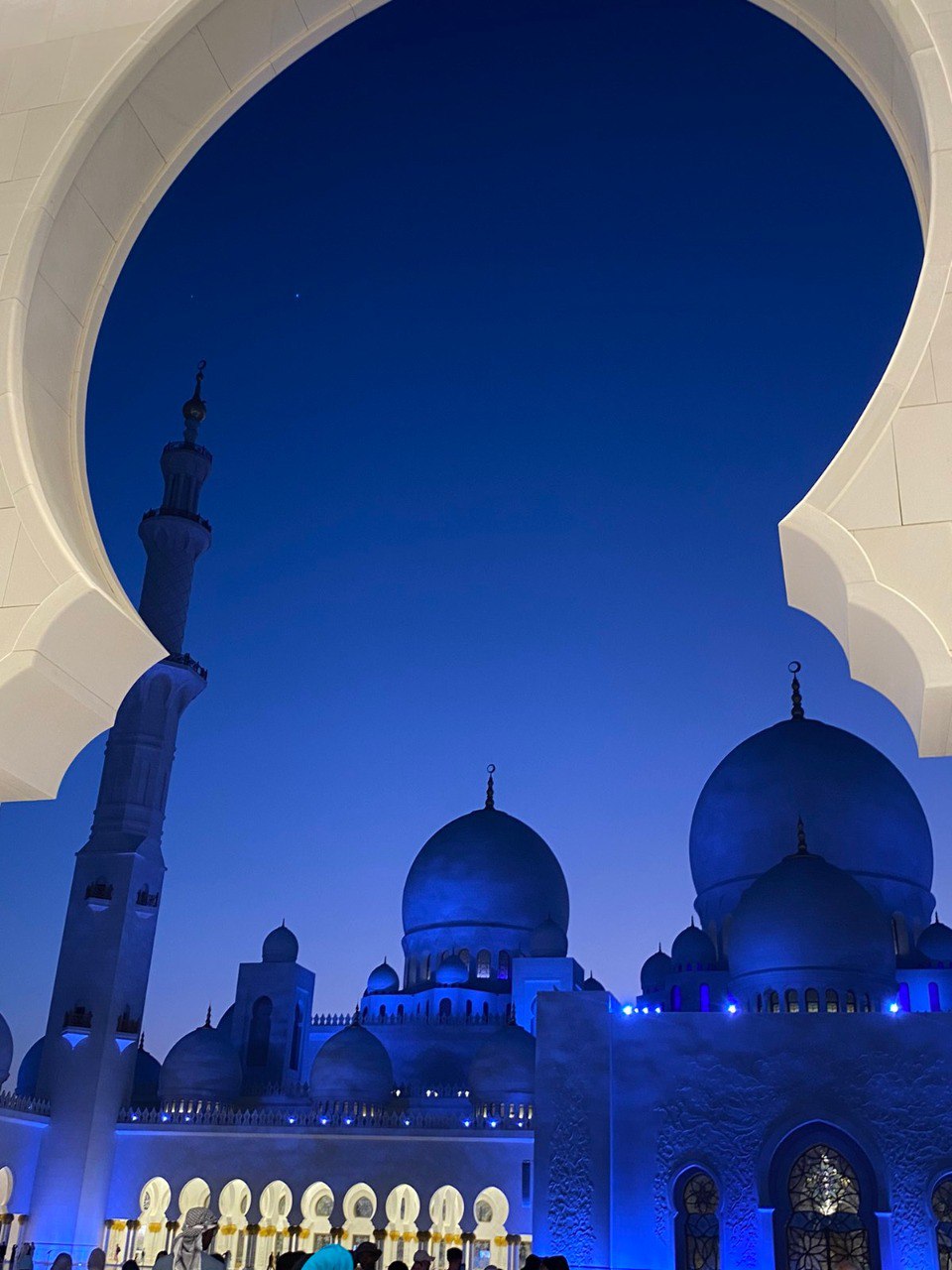 В последнее время организовывать путешествия за границу стало сложнее. Но и в этих условиях остаются возможности спланировать необычный тур за приемлемые деньги. Жительница Владимира Полина Чистова занимается этим уже 17 лет: с семьей она объездила более 30 стран. О своем любопытном опыте наша героиня рассказала «Ключ-Медиа».