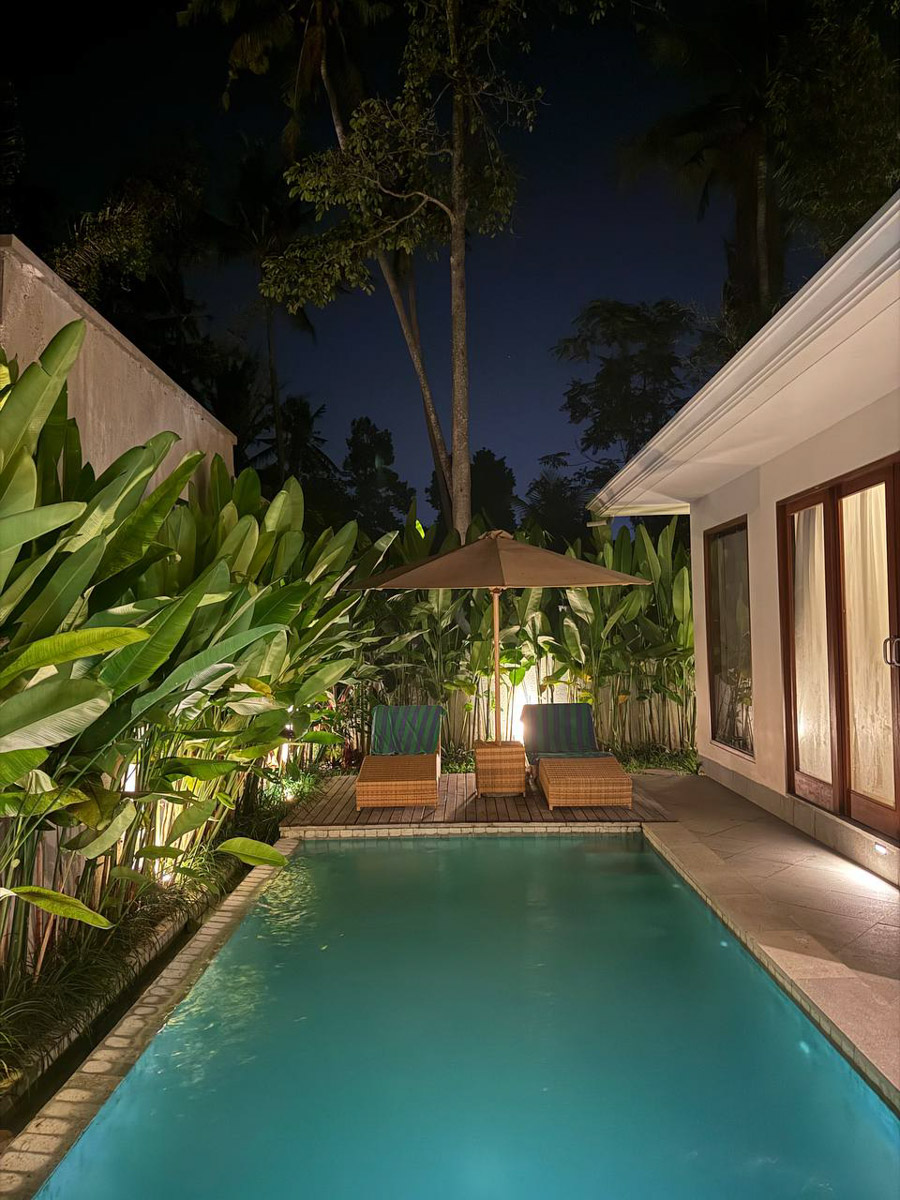 В последнее время организовывать путешествия за границу стало сложнее. Но и в этих условиях остаются возможности спланировать необычный тур за приемлемые деньги. Жительница Владимира Полина Чистова занимается этим уже 17 лет: с семьей она объездила более 30 стран. О своем любопытном опыте наша героиня рассказала «Ключ-Медиа».