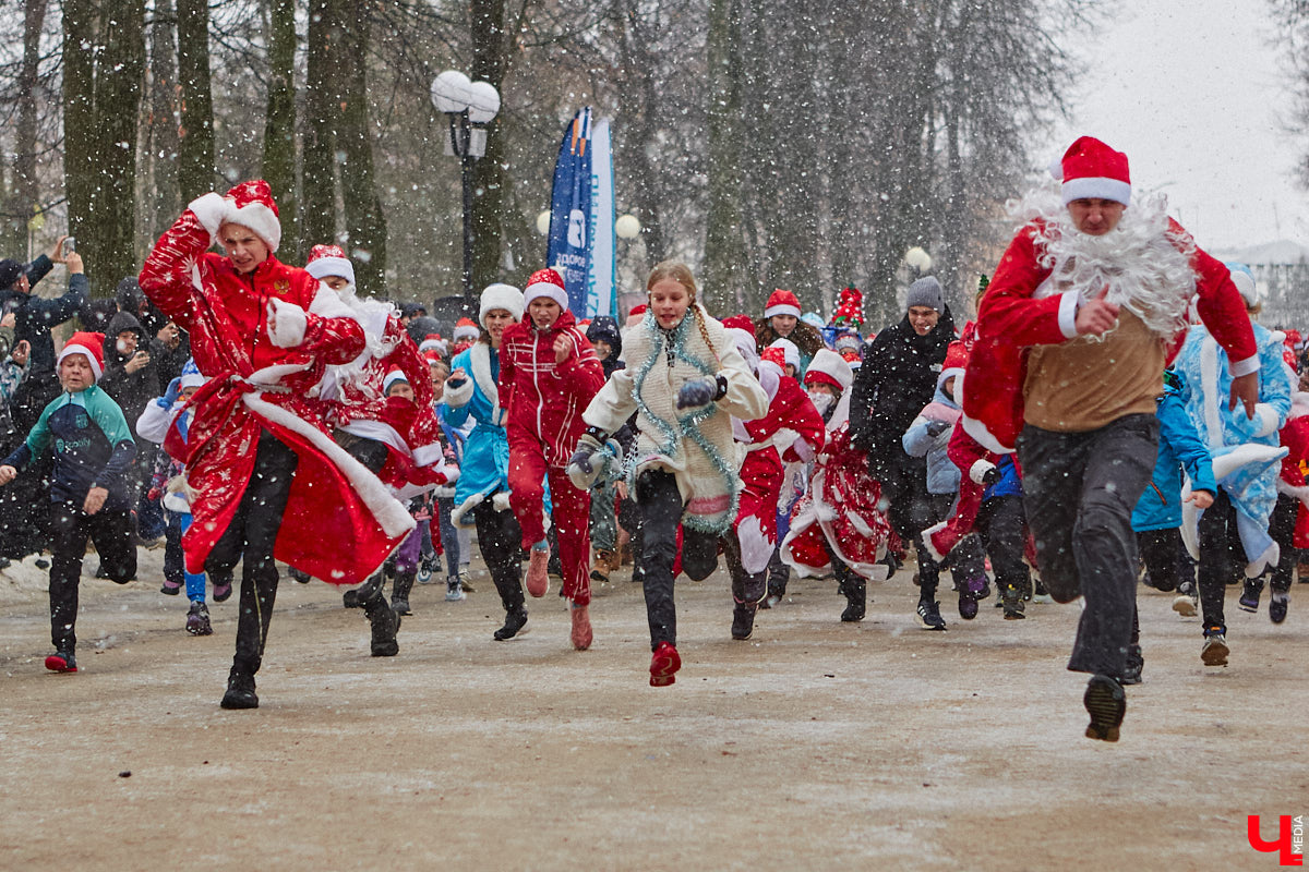 Время молниеносно! До главного праздника зимы осталось меньше недели. Пора составлять личную программу развлечений на 31 декабря и первые 11 дней грядущего года. Засиживаться дома не советуем: на зимние каникулы 2025 — 2026 во Владимире запланировано много интересного.