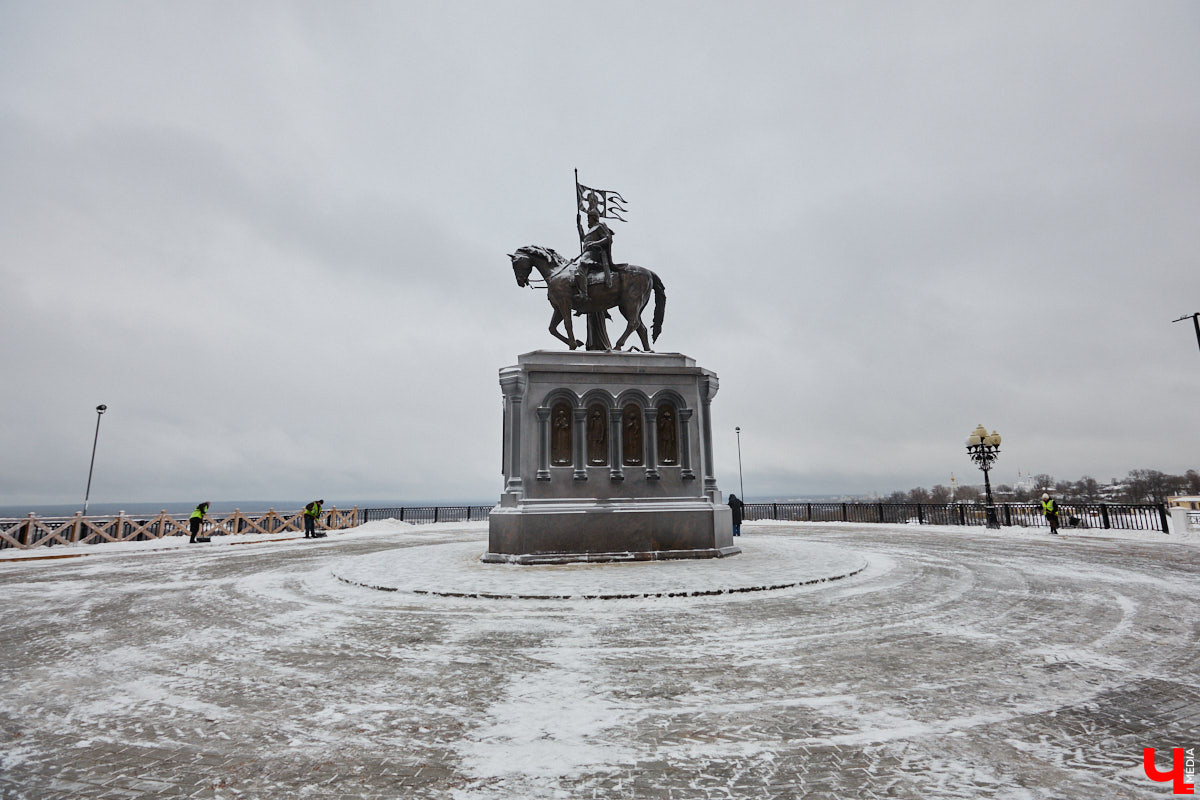Не всем домам, помнящим былое, выпадает шанс на вторую жизнь. Но как минимум шесть городских старожилов его получили. Одни уже готовы освободиться от лесов, другие только в ожидании зеленой сетки на фасаде. Держим кулачки, чтобы эти истории обновлений не переросли в эпопеи.