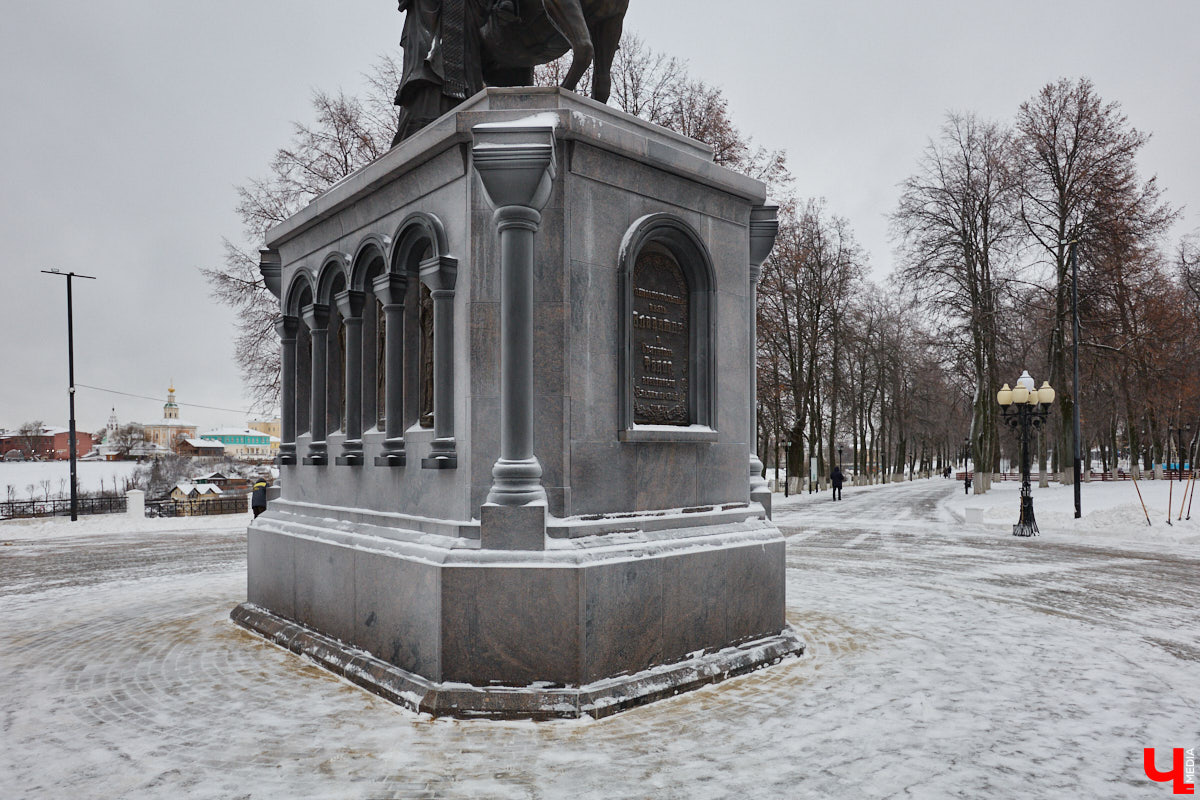 Не всем домам, помнящим былое, выпадает шанс на вторую жизнь. Но как минимум шесть городских старожилов его получили. Одни уже готовы освободиться от лесов, другие только в ожидании зеленой сетки на фасаде. Держим кулачки, чтобы эти истории обновлений не переросли в эпопеи.