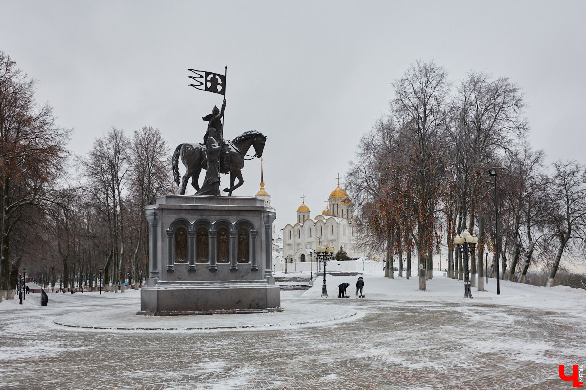 Не всем домам, помнящим былое, выпадает шанс на вторую жизнь. Но как минимум шесть городских старожилов его получили. Одни уже готовы освободиться от лесов, другие только в ожидании зеленой сетки на фасаде. Держим кулачки, чтобы эти истории обновлений не переросли в эпопеи.