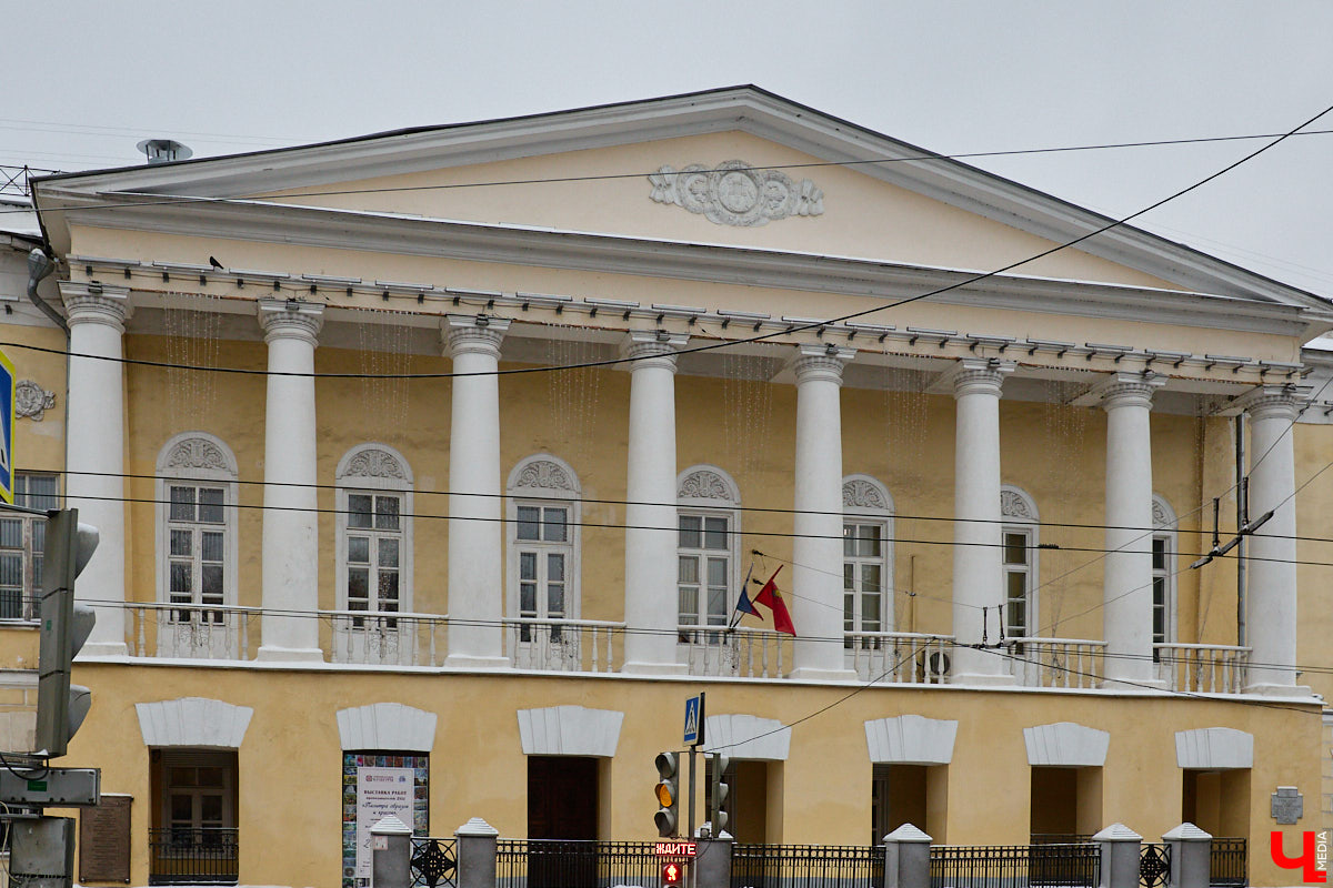 Не всем домам, помнящим былое, выпадает шанс на вторую жизнь. Но как минимум шесть городских старожилов его получили. Одни уже готовы освободиться от лесов, другие только в ожидании зеленой сетки на фасаде. Держим кулачки, чтобы эти истории обновлений не переросли в эпопеи.