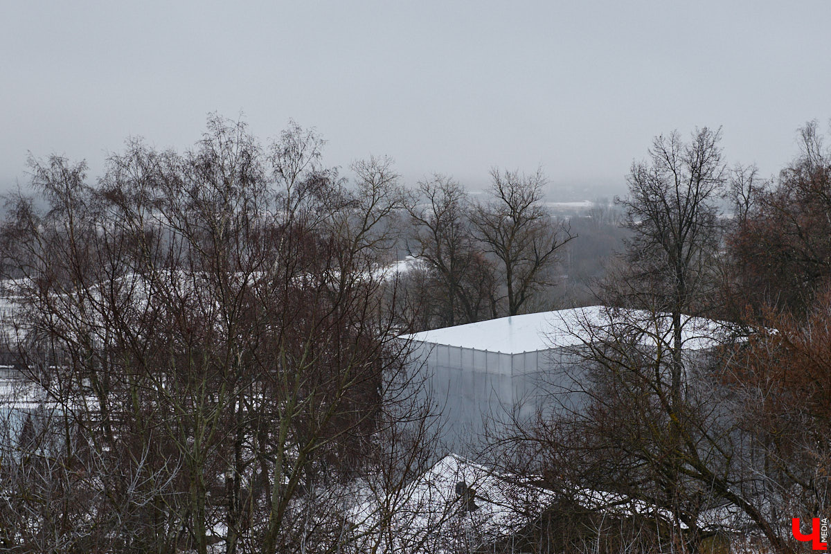 Не всем домам, помнящим былое, выпадает шанс на вторую жизнь. Но как минимум шесть городских старожилов его получили. Одни уже готовы освободиться от лесов, другие только в ожидании зеленой сетки на фасаде. Держим кулачки, чтобы эти истории обновлений не переросли в эпопеи.