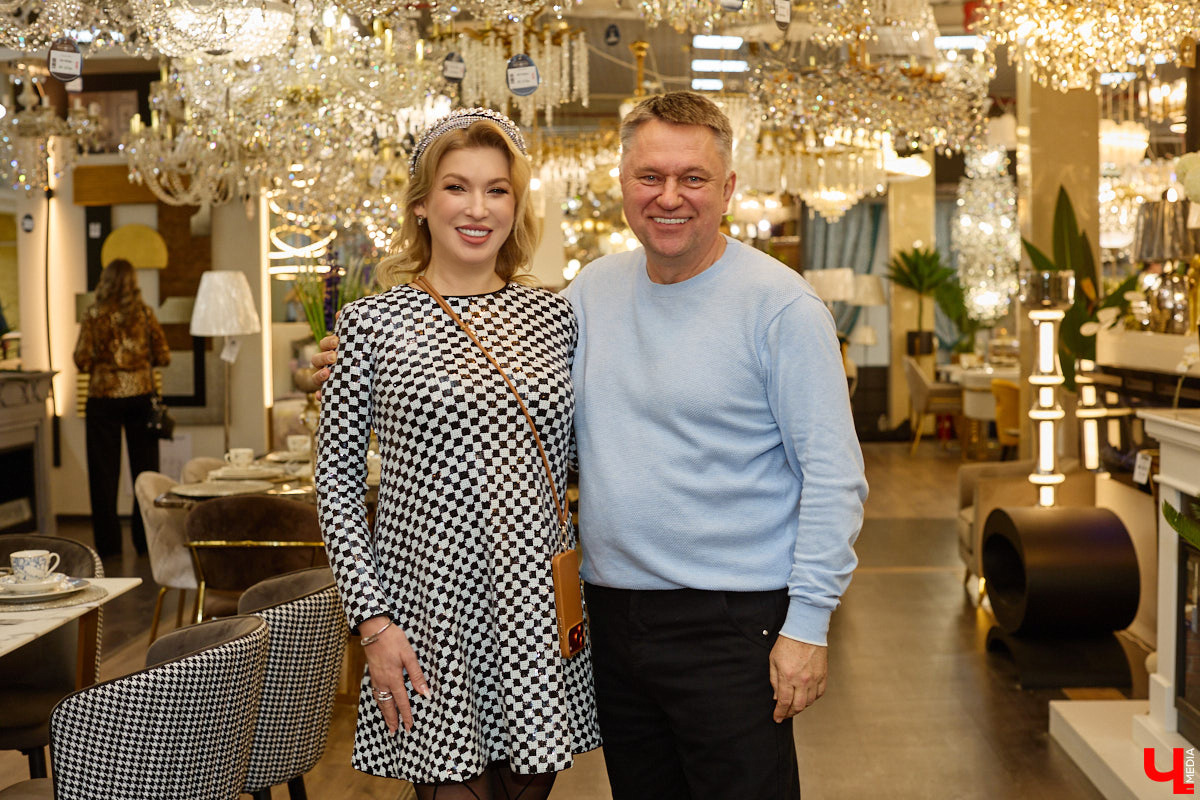 21 декабря в Put in Light было по-настоящему жарко: 60 топовых дизайнеров, звон бокалов, благотворительный аукцион и признания от мастодонтов бизнеса. Год пролетел незаметно, и в преддверии праздников инновационное пространство на «Тандеме» официально зафиксировало статус одной из самых ярких точек на интерьерной карте города. Репортаж «Ключ-Медиа» с площадки, где первый день рождения отметили с настоящим светским размахом.