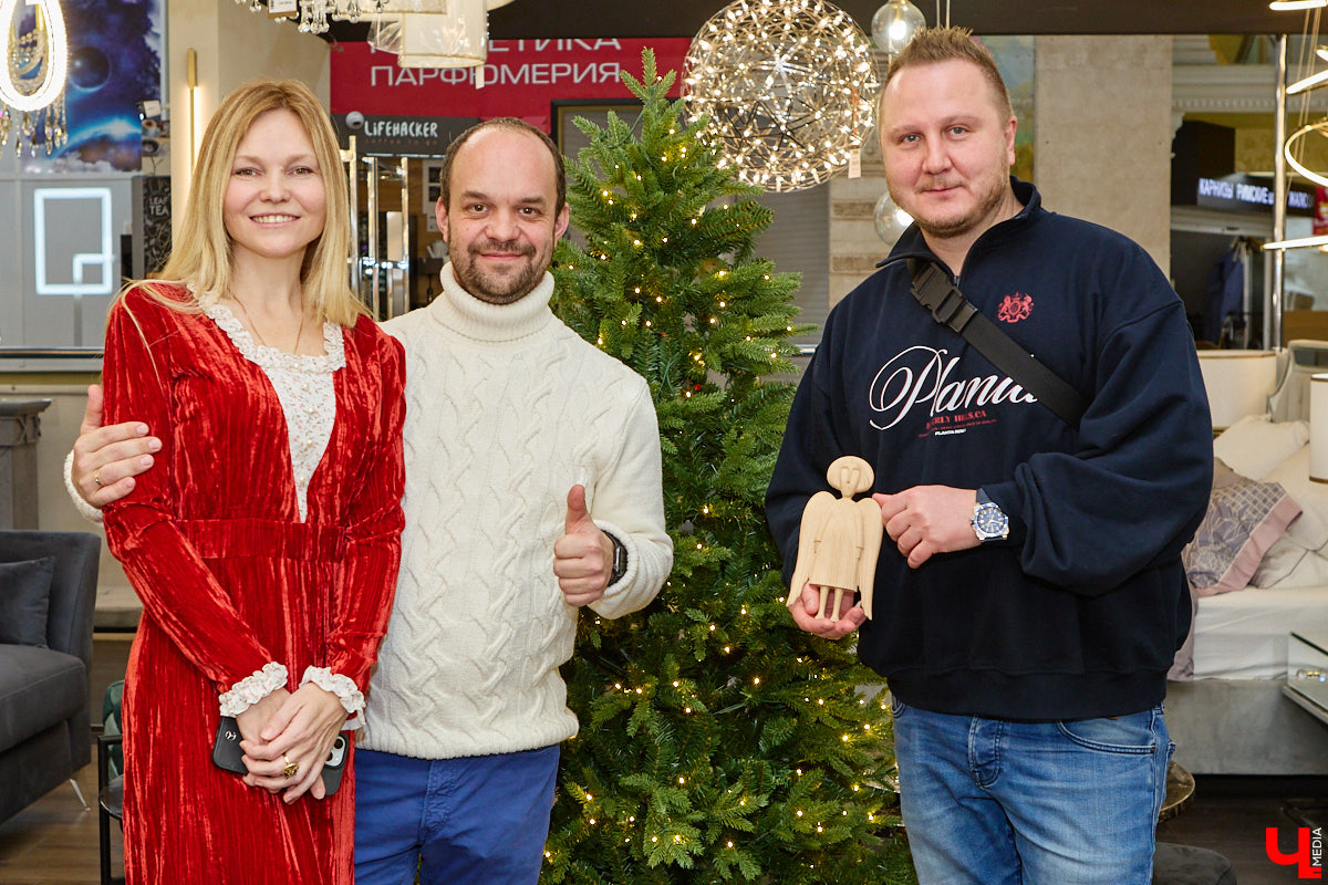 21 декабря в Put in Light было по-настоящему жарко: 60 топовых дизайнеров, звон бокалов, благотворительный аукцион и признания от мастодонтов бизнеса. Год пролетел незаметно, и в преддверии праздников инновационное пространство на «Тандеме» официально зафиксировало статус одной из самых ярких точек на интерьерной карте города. Репортаж «Ключ-Медиа» с площадки, где первый день рождения отметили с настоящим светским размахом.