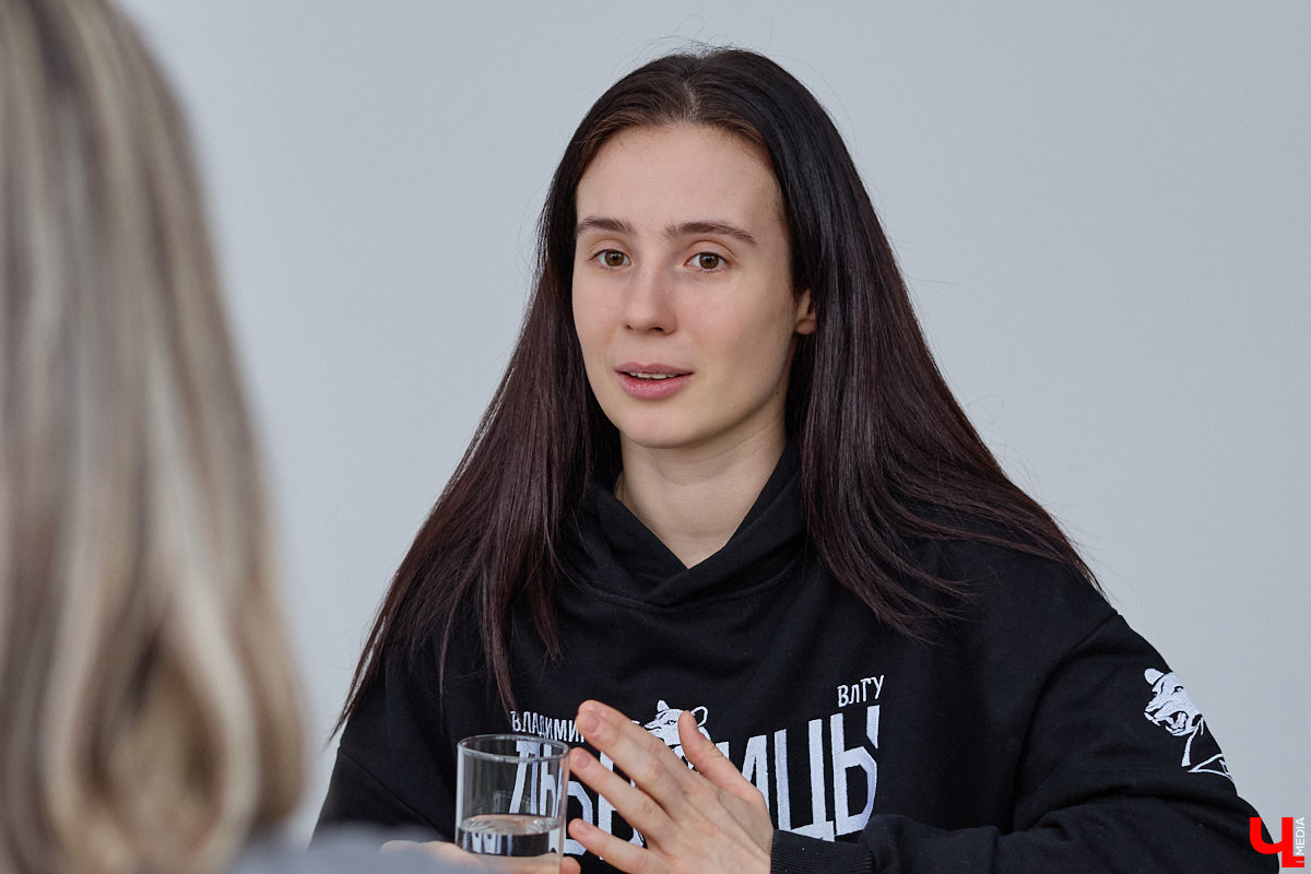 Если и говорить про спортивную гордость областного центра, точно стоит упомянуть женский баскетбол. Из обычной университетской команды «Владимирские львицы» выросли до участниц Суперлиги с интересными игроками в составе. Одной из них является уроженка Санкт-Петербурга Кристина Корд, с которой «Ключ-Медиа» решил познакомиться поближе.