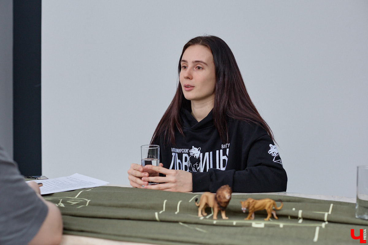 Если и говорить про спортивную гордость областного центра, точно стоит упомянуть женский баскетбол. Из обычной университетской команды «Владимирские львицы» выросли до участниц Суперлиги с интересными игроками в составе. Одной из них является уроженка Санкт-Петербурга Кристина Корд, с которой «Ключ-Медиа» решил познакомиться поближе.