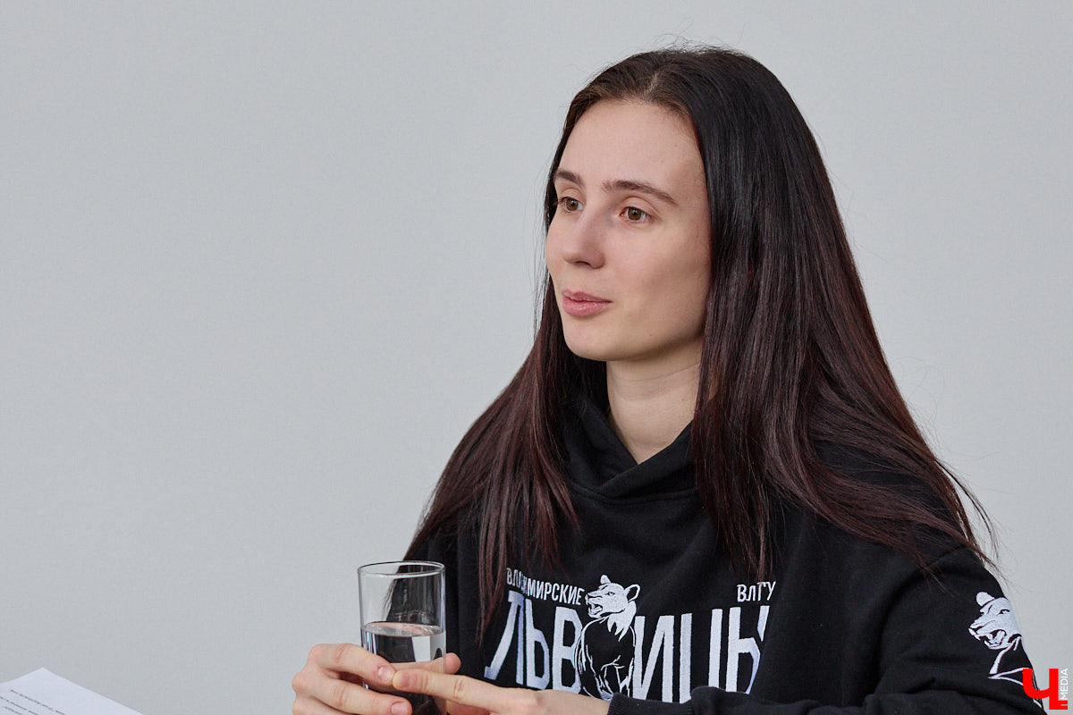 Если и говорить про спортивную гордость областного центра, точно стоит упомянуть женский баскетбол. Из обычной университетской команды «Владимирские львицы» выросли до участниц Суперлиги с интересными игроками в составе. Одной из них является уроженка Санкт-Петербурга Кристина Корд, с которой «Ключ-Медиа» решил познакомиться поближе.