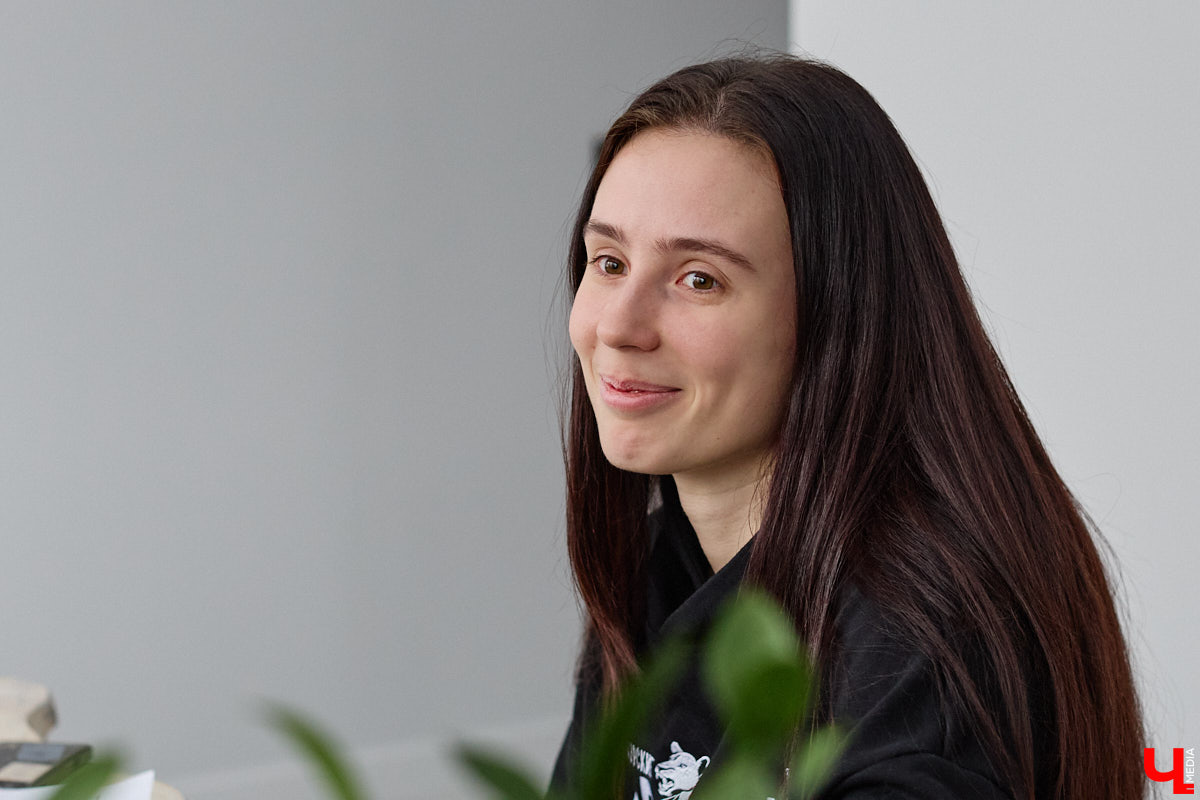 Если и говорить про спортивную гордость областного центра, точно стоит упомянуть женский баскетбол. Из обычной университетской команды «Владимирские львицы» выросли до участниц Суперлиги с интересными игроками в составе. Одной из них является уроженка Санкт-Петербурга Кристина Корд, с которой «Ключ-Медиа» решил познакомиться поближе.