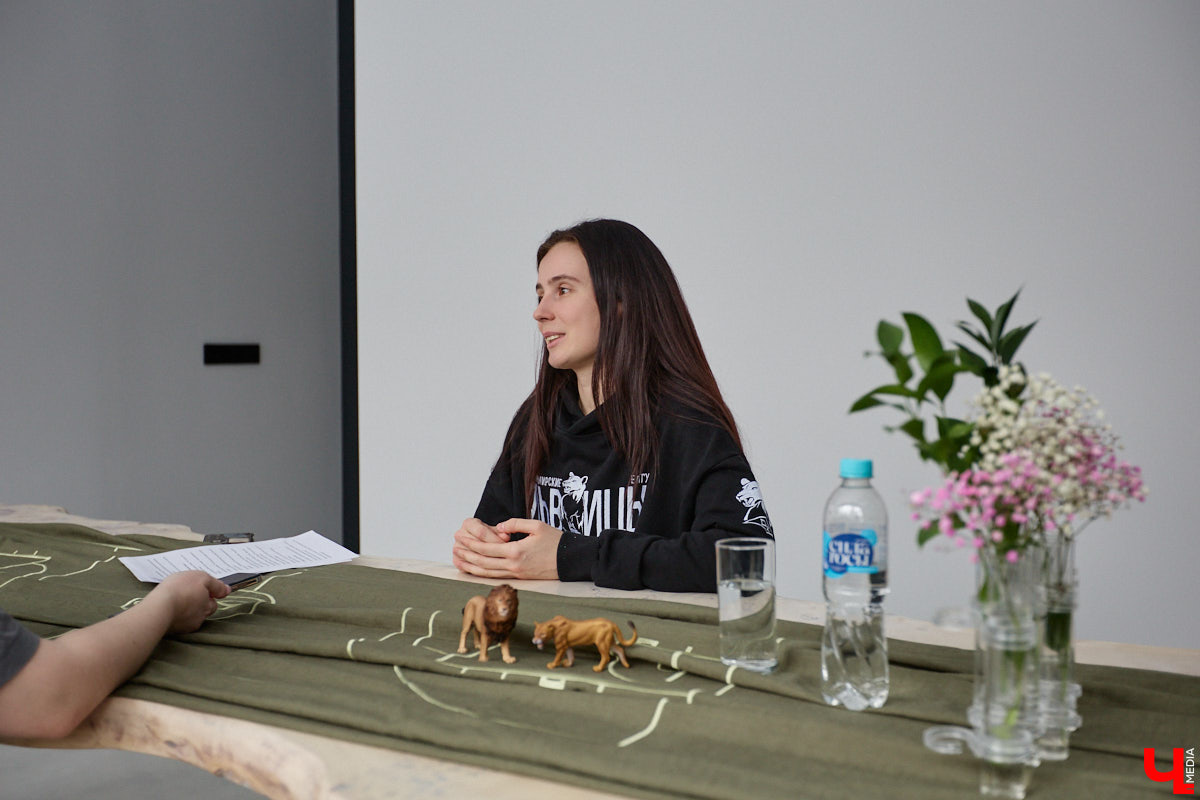 Если и говорить про спортивную гордость областного центра, точно стоит упомянуть женский баскетбол. Из обычной университетской команды «Владимирские львицы» выросли до участниц Суперлиги с интересными игроками в составе. Одной из них является уроженка Санкт-Петербурга Кристина Корд, с которой «Ключ-Медиа» решил познакомиться поближе.