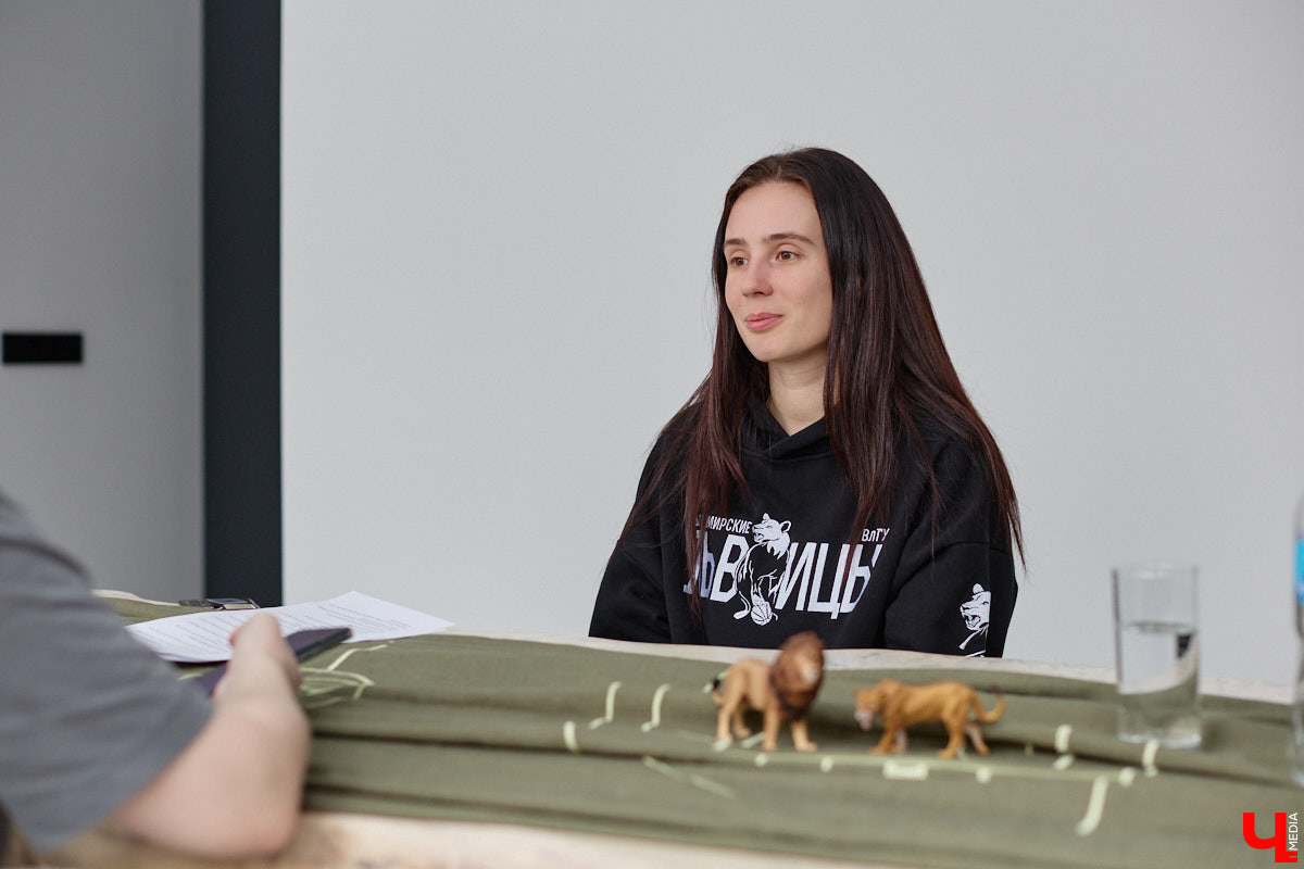 Если и говорить про спортивную гордость областного центра, точно стоит упомянуть женский баскетбол. Из обычной университетской команды «Владимирские львицы» выросли до участниц Суперлиги с интересными игроками в составе. Одной из них является уроженка Санкт-Петербурга Кристина Корд, с которой «Ключ-Медиа» решил познакомиться поближе.