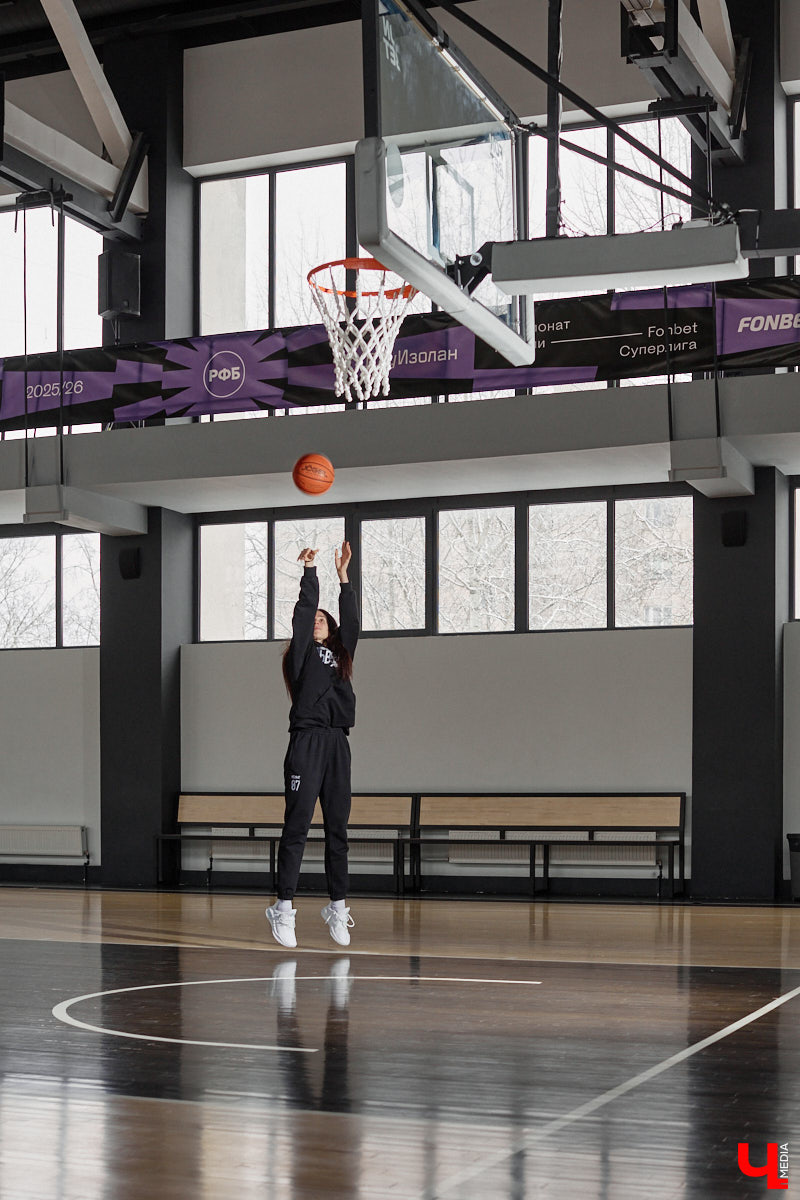 Если и говорить про спортивную гордость областного центра, точно стоит упомянуть женский баскетбол. Из обычной университетской команды «Владимирские львицы» выросли до участниц Суперлиги с интересными игроками в составе. Одной из них является уроженка Санкт-Петербурга Кристина Корд, с которой «Ключ-Медиа» решил познакомиться поближе.