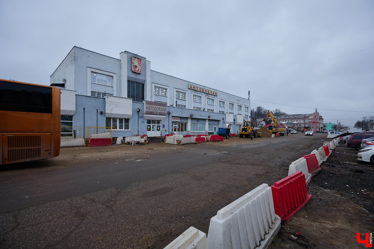В минувшем году во Владимире было претворено в жизнь, полностью или только частично, немало идей, на которые явно не поскупились. Еще бы: стоит их воплощение от ста миллионов рублей и выше. «Ключ-Медиа» составил подборку самых дорогих проектов уходящего года.