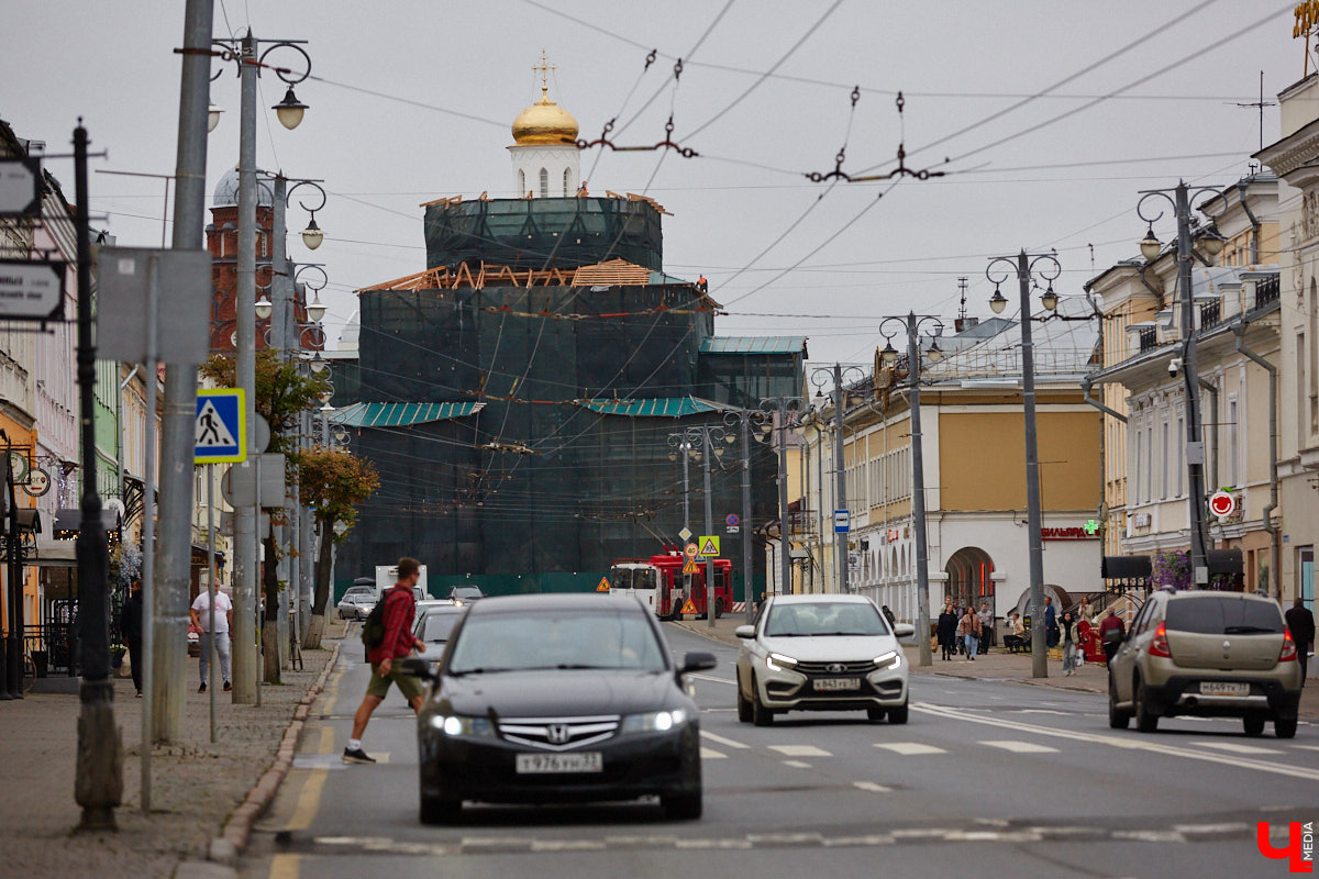 В минувшем году во Владимире было претворено в жизнь, полностью или только частично, немало идей, на которые явно не поскупились. Еще бы: стоит их воплощение от ста миллионов рублей и выше. «Ключ-Медиа» составил подборку самых дорогих проектов уходящего года.