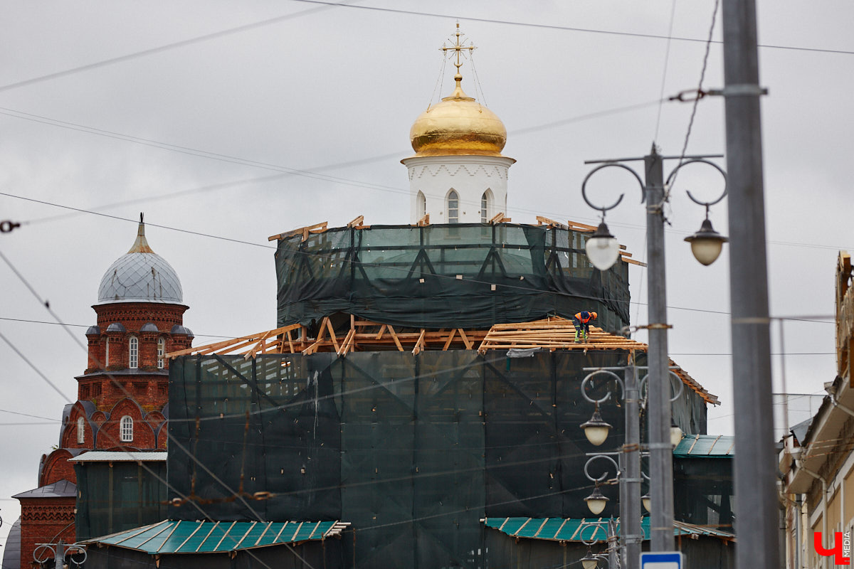 В минувшем году во Владимире было претворено в жизнь, полностью или только частично, немало идей, на которые явно не поскупились. Еще бы: стоит их воплощение от ста миллионов рублей и выше. «Ключ-Медиа» составил подборку самых дорогих проектов уходящего года.