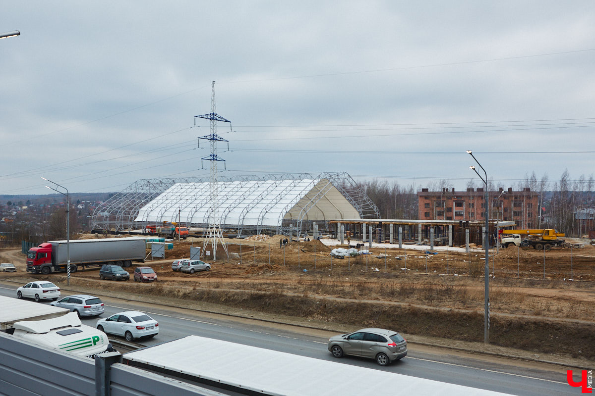 В минувшем году во Владимире было претворено в жизнь, полностью или только частично, немало идей, на которые явно не поскупились. Еще бы: стоит их воплощение от ста миллионов рублей и выше. «Ключ-Медиа» составил подборку самых дорогих проектов уходящего года.