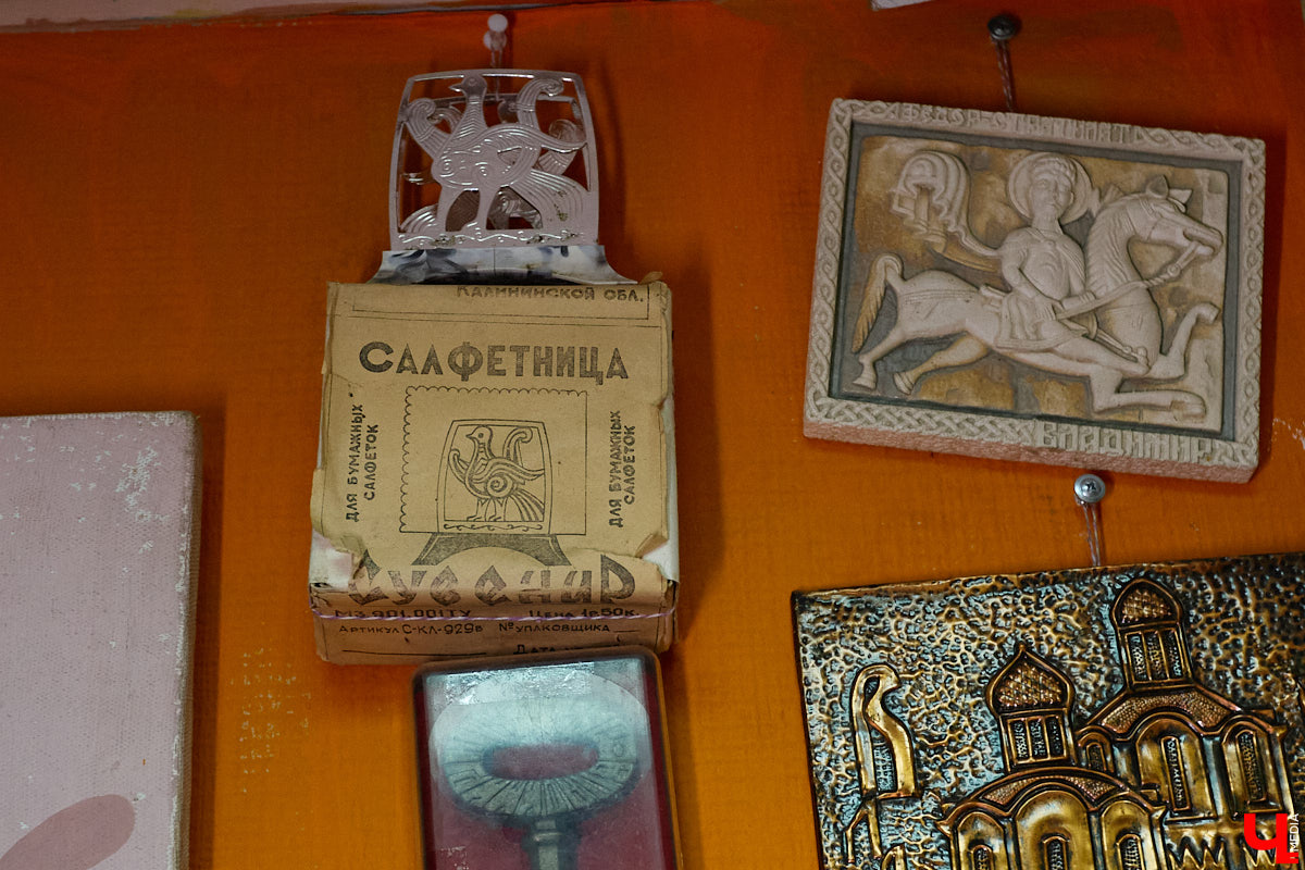 23 и 24 августа 1958 года город Владимир отмечал 850-летний юбилей. Готовились к нему основательно, потому и сувениров, напоминающих о важной дате, сохранилось немало. Часть из них находится в коллекции Михаила Самойлова, а вместе с ней и другие трофеи, от которых может «триггернуть» или «флэшбекнуть».