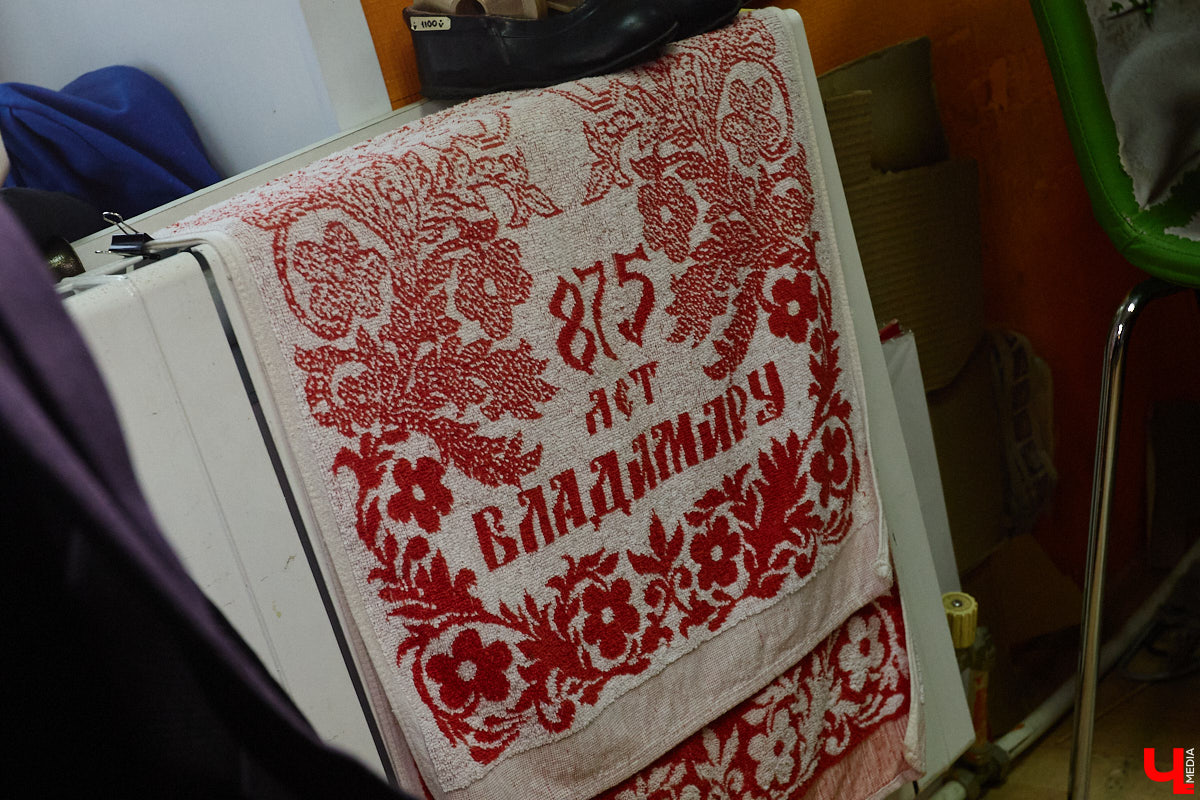 23 и 24 августа 1958 года город Владимир отмечал 850-летний юбилей. Готовились к нему основательно, потому и сувениров, напоминающих о важной дате, сохранилось немало. Часть из них находится в коллекции Михаила Самойлова, а вместе с ней и другие трофеи, от которых может «триггернуть» или «флэшбекнуть».