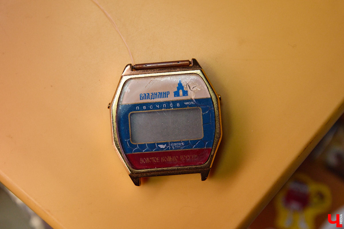 23 и 24 августа 1958 года город Владимир отмечал 850-летний юбилей. Готовились к нему основательно, потому и сувениров, напоминающих о важной дате, сохранилось немало. Часть из них находится в коллекции Михаила Самойлова, а вместе с ней и другие трофеи, от которых может «триггернуть» или «флэшбекнуть».