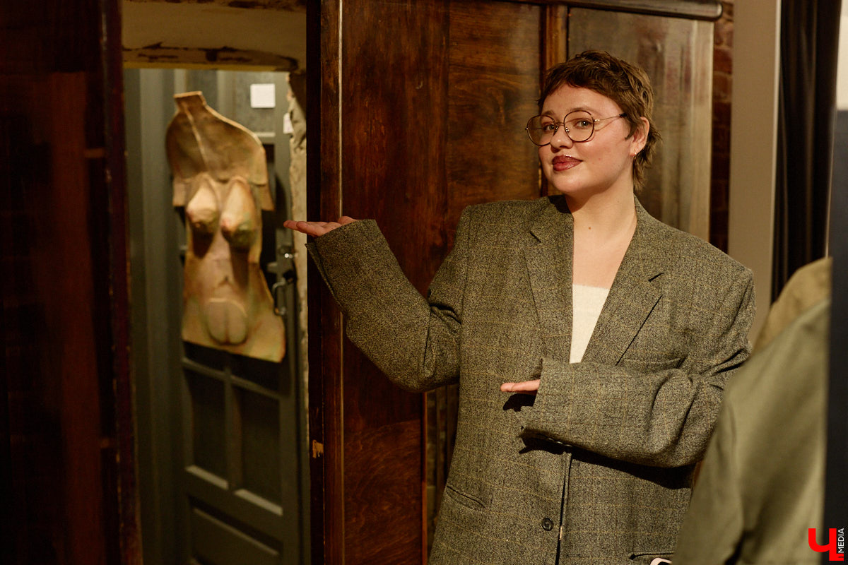 Неудачи не публичны. Но что будет, если выставить их на всеобщее обозрение? Владимирская команда предложила художникам выбрать провальные, по их мнению, работы из собственного арсенала, а потом собрала из них экспозицию. Что в итоге получилось, «Ключ-Медиа» узнал на вчерашнем открытии провокационного проекта.