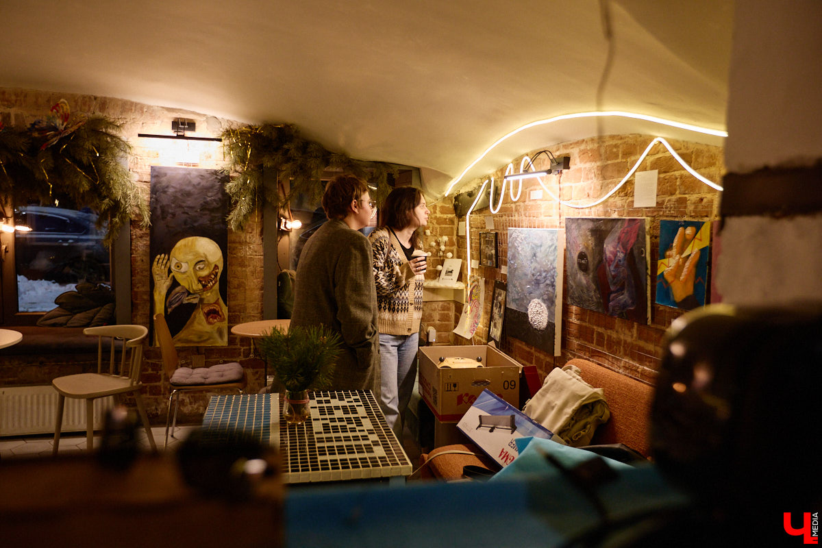 Неудачи не публичны. Но что будет, если выставить их на всеобщее обозрение? Владимирская команда предложила художникам выбрать провальные, по их мнению, работы из собственного арсенала, а потом собрала из них экспозицию. Что в итоге получилось, «Ключ-Медиа» узнал на вчерашнем открытии провокационного проекта.