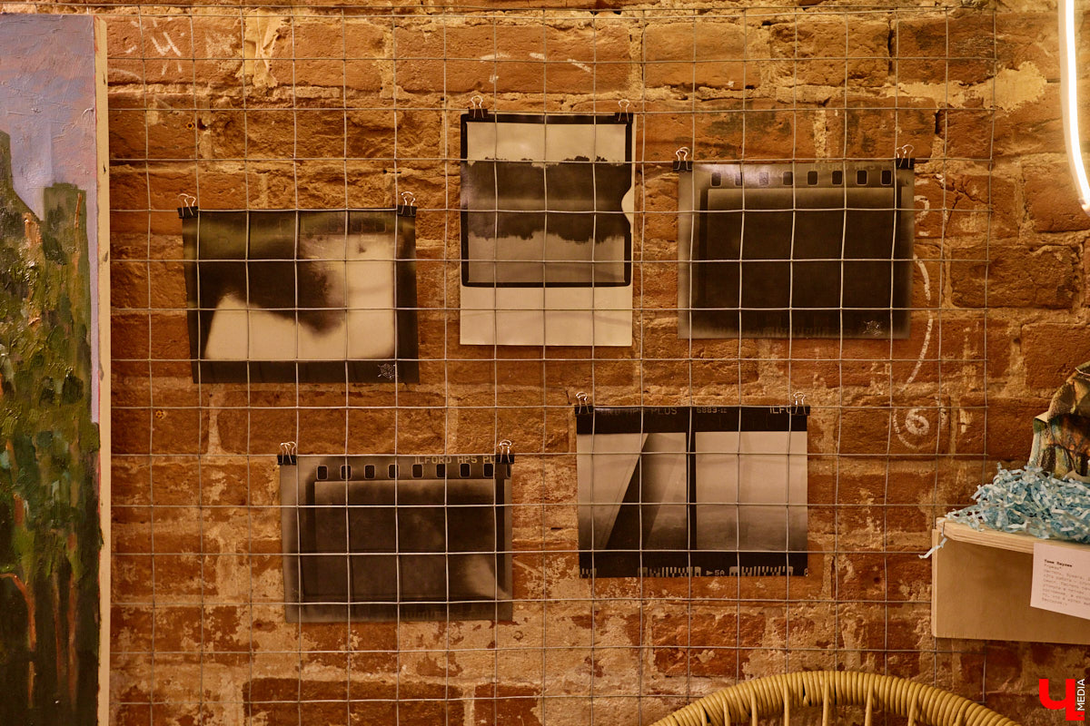 Неудачи не публичны. Но что будет, если выставить их на всеобщее обозрение? Владимирская команда предложила художникам выбрать провальные, по их мнению, работы из собственного арсенала, а потом собрала из них экспозицию. Что в итоге получилось, «Ключ-Медиа» узнал на вчерашнем открытии провокационного проекта.