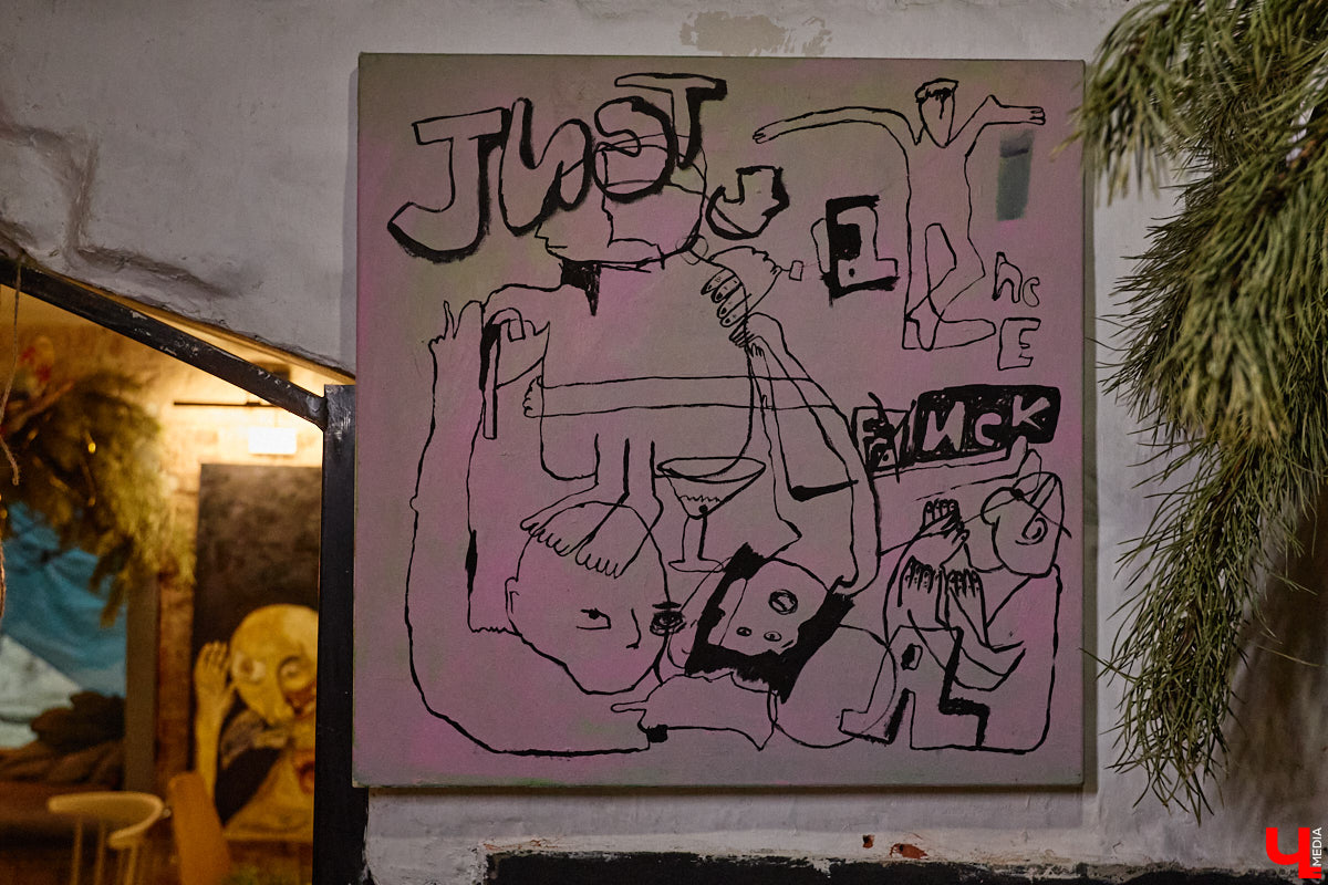 Неудачи не публичны. Но что будет, если выставить их на всеобщее обозрение? Владимирская команда предложила художникам выбрать провальные, по их мнению, работы из собственного арсенала, а потом собрала из них экспозицию. Что в итоге получилось, «Ключ-Медиа» узнал на вчерашнем открытии провокационного проекта.