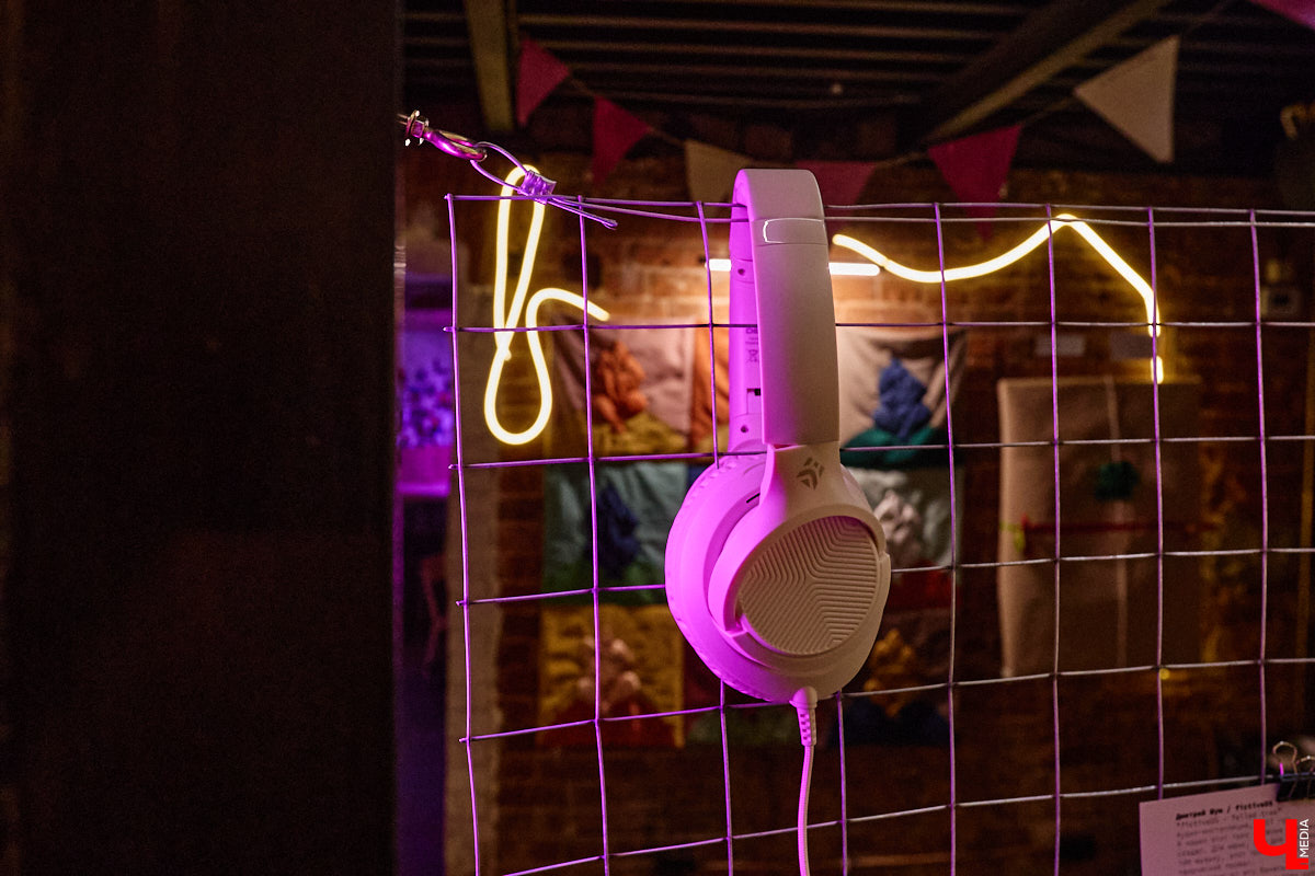 Неудачи не публичны. Но что будет, если выставить их на всеобщее обозрение? Владимирская команда предложила художникам выбрать провальные, по их мнению, работы из собственного арсенала, а потом собрала из них экспозицию. Что в итоге получилось, «Ключ-Медиа» узнал на вчерашнем открытии провокационного проекта.