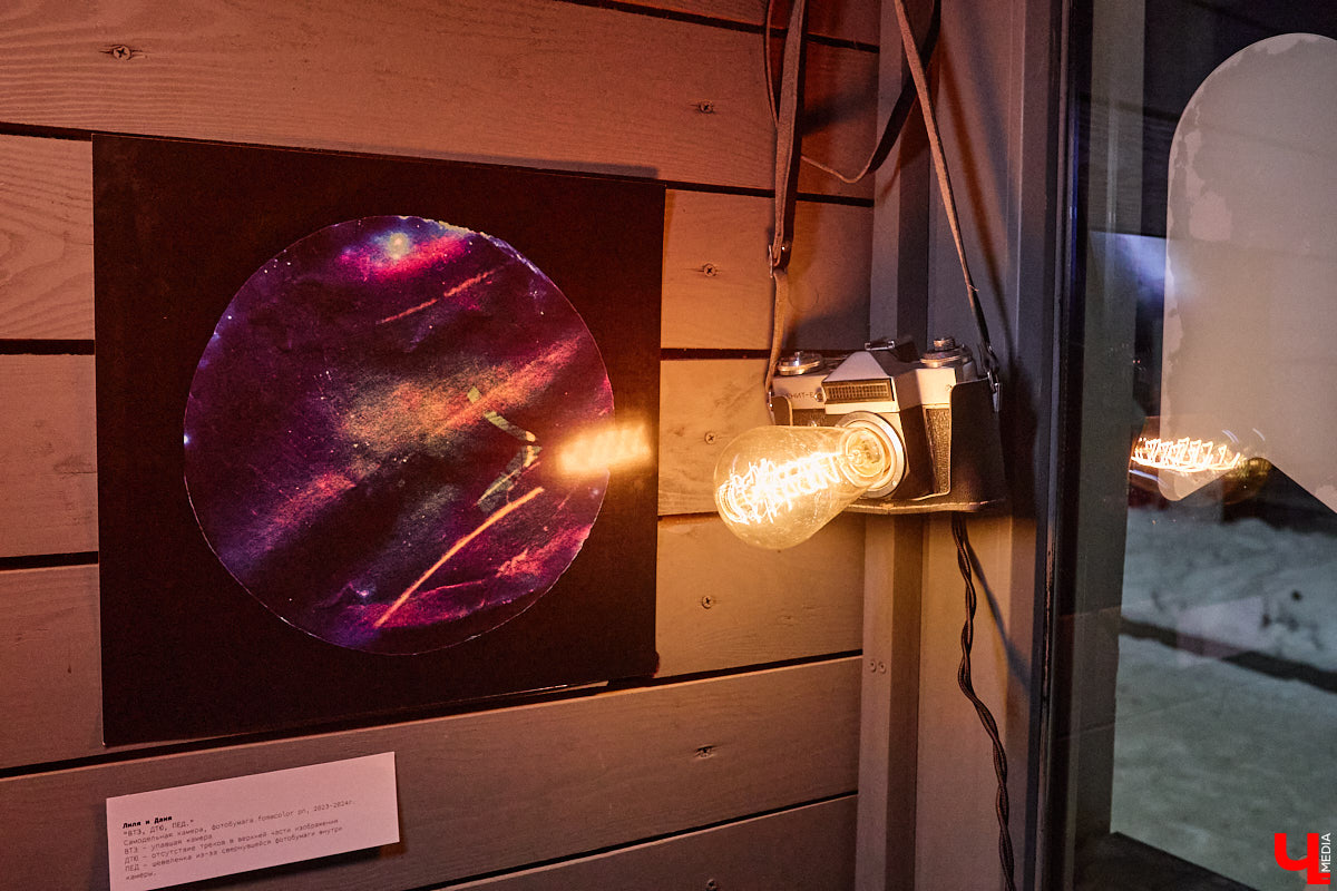 Неудачи не публичны. Но что будет, если выставить их на всеобщее обозрение? Владимирская команда предложила художникам выбрать провальные, по их мнению, работы из собственного арсенала, а потом собрала из них экспозицию. Что в итоге получилось, «Ключ-Медиа» узнал на вчерашнем открытии провокационного проекта.