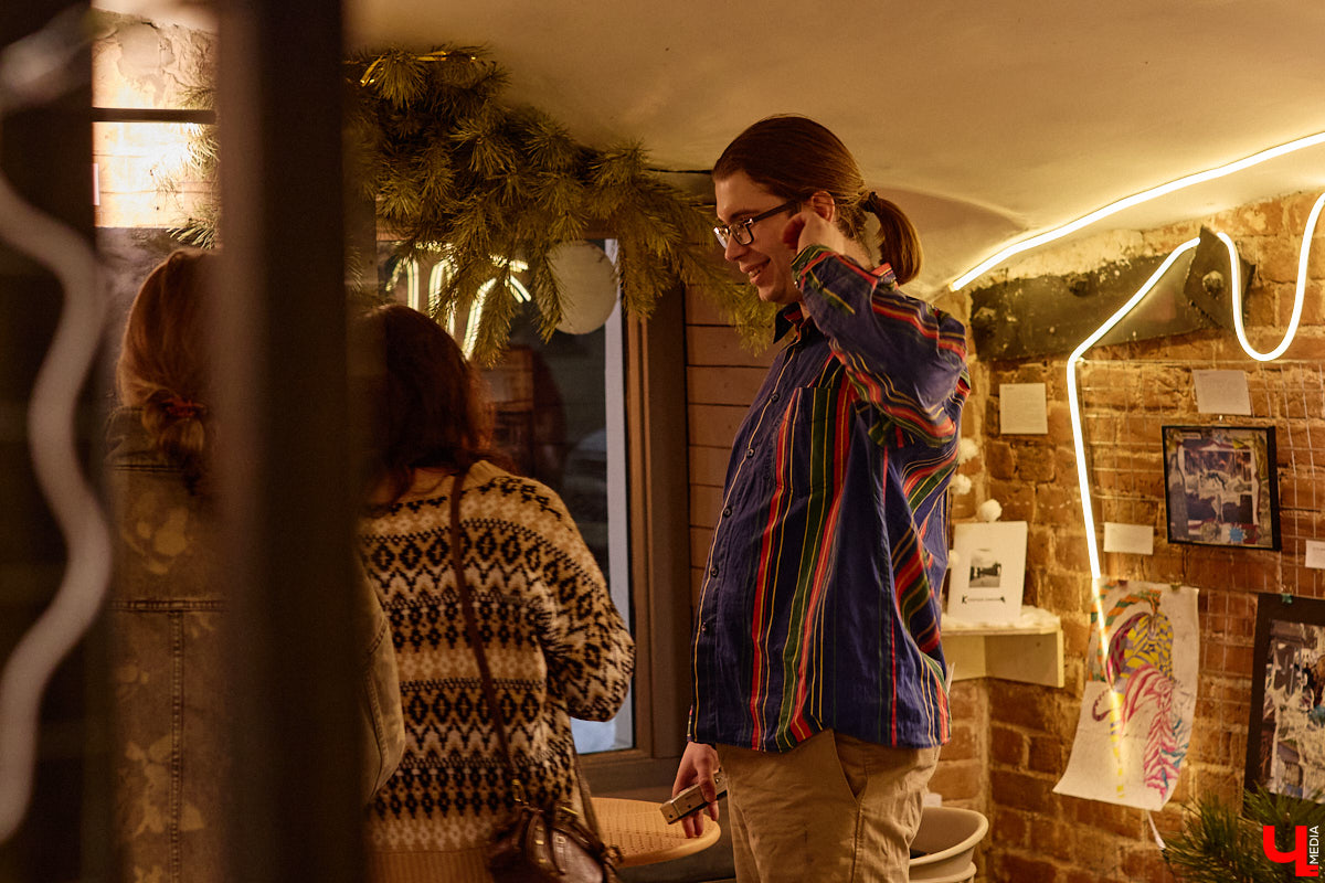 Неудачи не публичны. Но что будет, если выставить их на всеобщее обозрение? Владимирская команда предложила художникам выбрать провальные, по их мнению, работы из собственного арсенала, а потом собрала из них экспозицию. Что в итоге получилось, «Ключ-Медиа» узнал на вчерашнем открытии провокационного проекта.