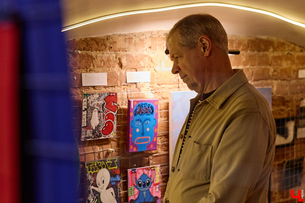 Неудачи не публичны. Но что будет, если выставить их на всеобщее обозрение? Владимирская команда предложила художникам выбрать провальные, по их мнению, работы из собственного арсенала, а потом собрала из них экспозицию. Что в итоге получилось, «Ключ-Медиа» узнал на вчерашнем открытии провокационного проекта.