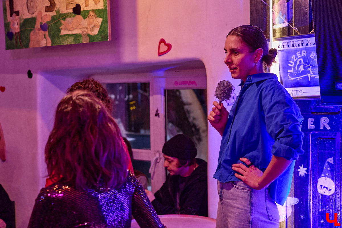 Неудачи не публичны. Но что будет, если выставить их на всеобщее обозрение? Владимирская команда предложила художникам выбрать провальные, по их мнению, работы из собственного арсенала, а потом собрала из них экспозицию. Что в итоге получилось, «Ключ-Медиа» узнал на вчерашнем открытии провокационного проекта.