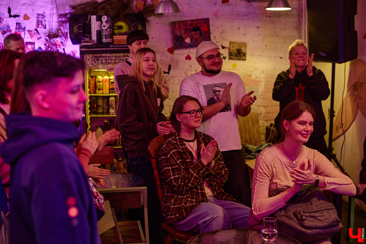 Неудачи не публичны. Но что будет, если выставить их на всеобщее обозрение? Владимирская команда предложила художникам выбрать провальные, по их мнению, работы из собственного арсенала, а потом собрала из них экспозицию. Что в итоге получилось, «Ключ-Медиа» узнал на вчерашнем открытии провокационного проекта.