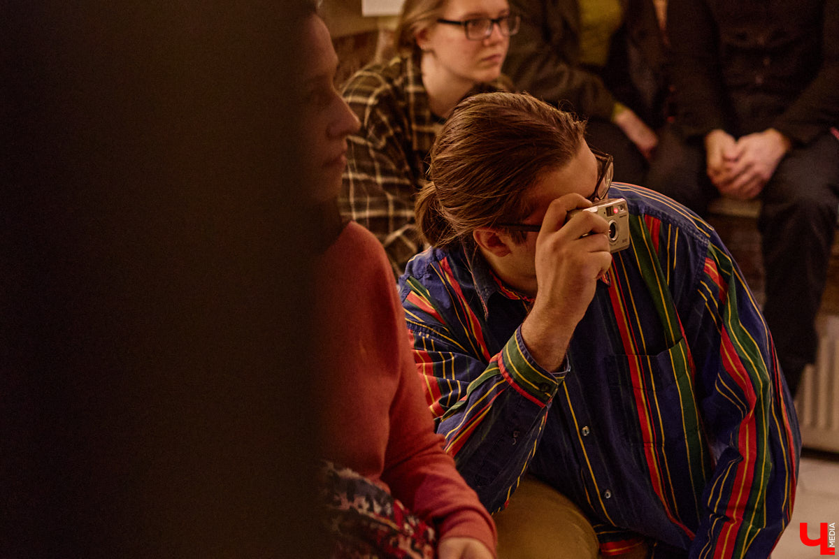 Неудачи не публичны. Но что будет, если выставить их на всеобщее обозрение? Владимирская команда предложила художникам выбрать провальные, по их мнению, работы из собственного арсенала, а потом собрала из них экспозицию. Что в итоге получилось, «Ключ-Медиа» узнал на вчерашнем открытии провокационного проекта.