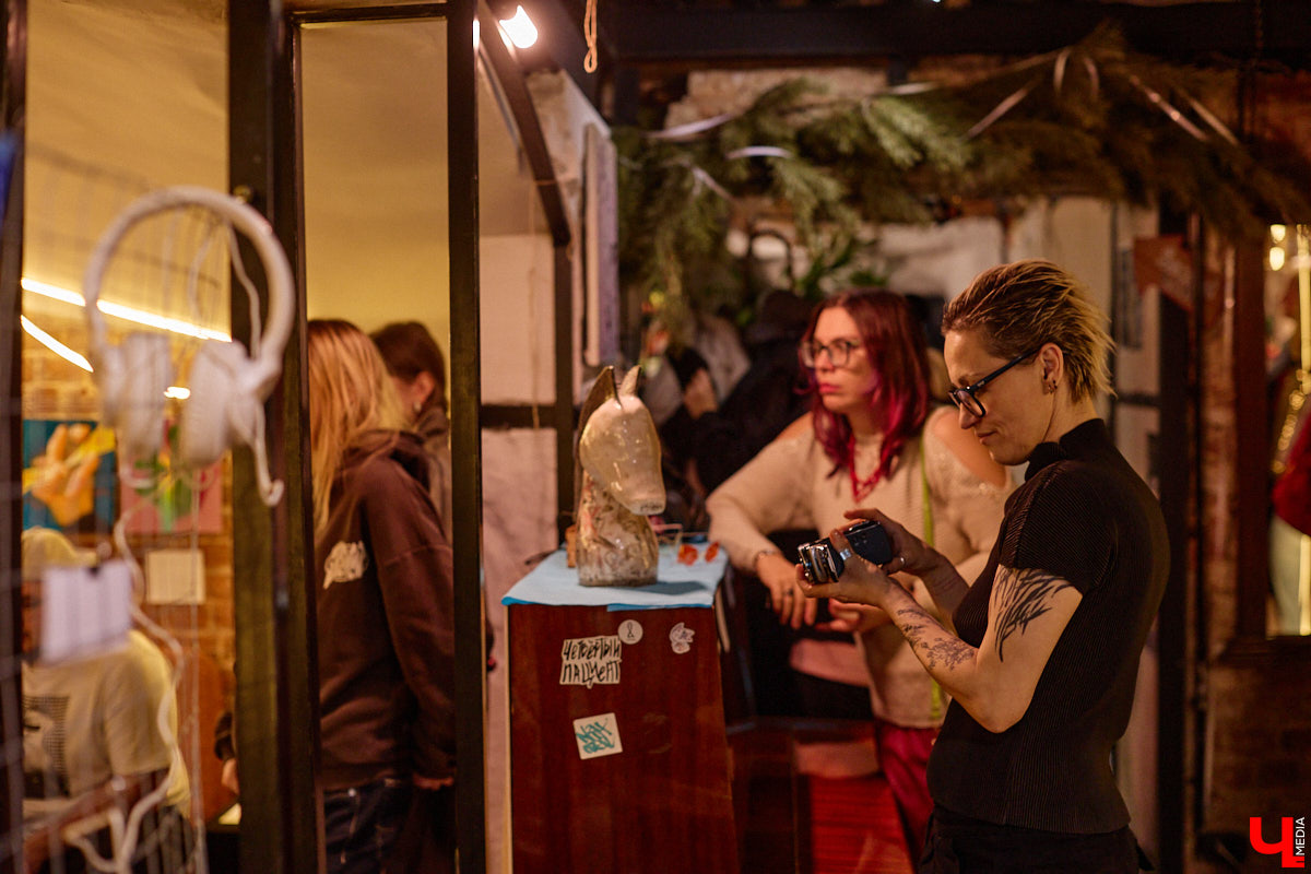 Неудачи не публичны. Но что будет, если выставить их на всеобщее обозрение? Владимирская команда предложила художникам выбрать провальные, по их мнению, работы из собственного арсенала, а потом собрала из них экспозицию. Что в итоге получилось, «Ключ-Медиа» узнал на вчерашнем открытии провокационного проекта.