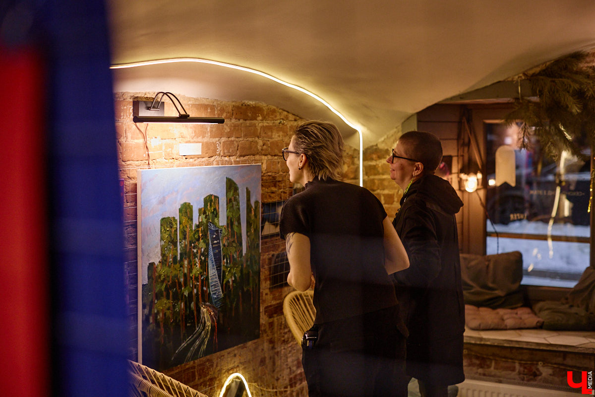 Неудачи не публичны. Но что будет, если выставить их на всеобщее обозрение? Владимирская команда предложила художникам выбрать провальные, по их мнению, работы из собственного арсенала, а потом собрала из них экспозицию. Что в итоге получилось, «Ключ-Медиа» узнал на вчерашнем открытии провокационного проекта.