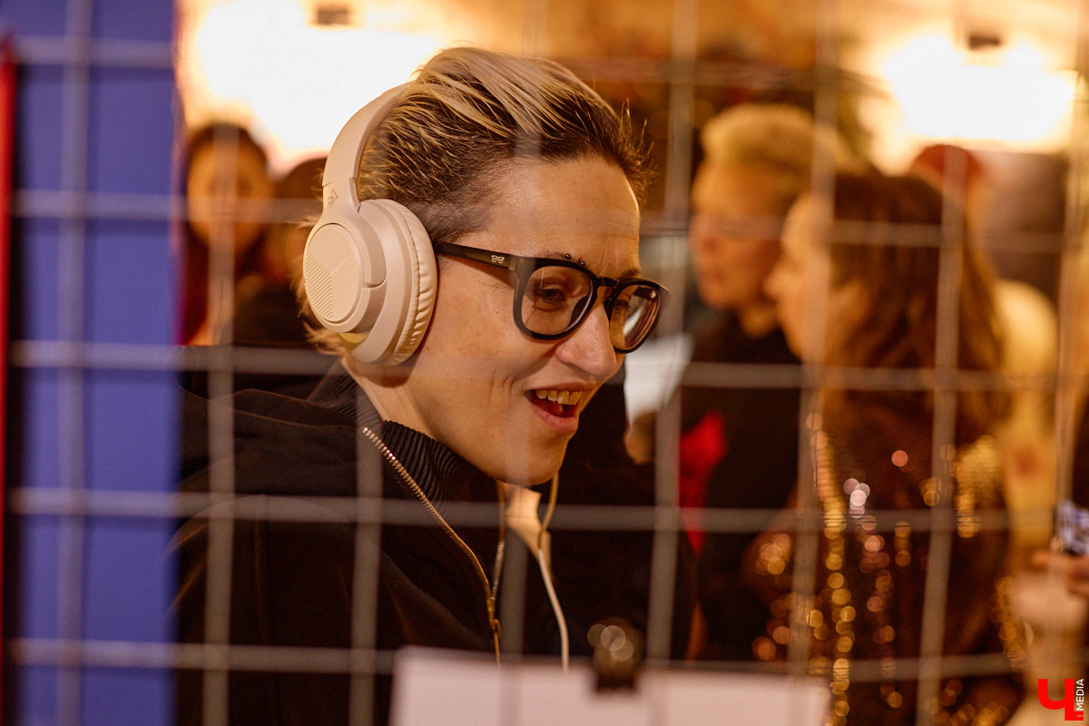 Неудачи не публичны. Но что будет, если выставить их на всеобщее обозрение? Владимирская команда предложила художникам выбрать провальные, по их мнению, работы из собственного арсенала, а потом собрала из них экспозицию. Что в итоге получилось, «Ключ-Медиа» узнал на вчерашнем открытии провокационного проекта.