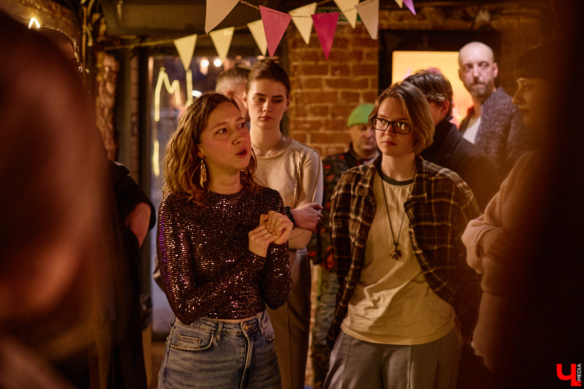 Неудачи не публичны. Но что будет, если выставить их на всеобщее обозрение? Владимирская команда предложила художникам выбрать провальные, по их мнению, работы из собственного арсенала, а потом собрала из них экспозицию. Что в итоге получилось, «Ключ-Медиа» узнал на вчерашнем открытии провокационного проекта.