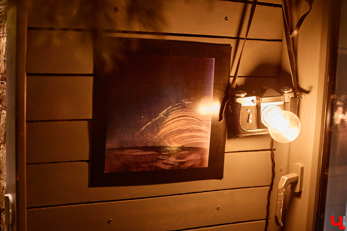 Неудачи не публичны. Но что будет, если выставить их на всеобщее обозрение? Владимирская команда предложила художникам выбрать провальные, по их мнению, работы из собственного арсенала, а потом собрала из них экспозицию. Что в итоге получилось, «Ключ-Медиа» узнал на вчерашнем открытии провокационного проекта.