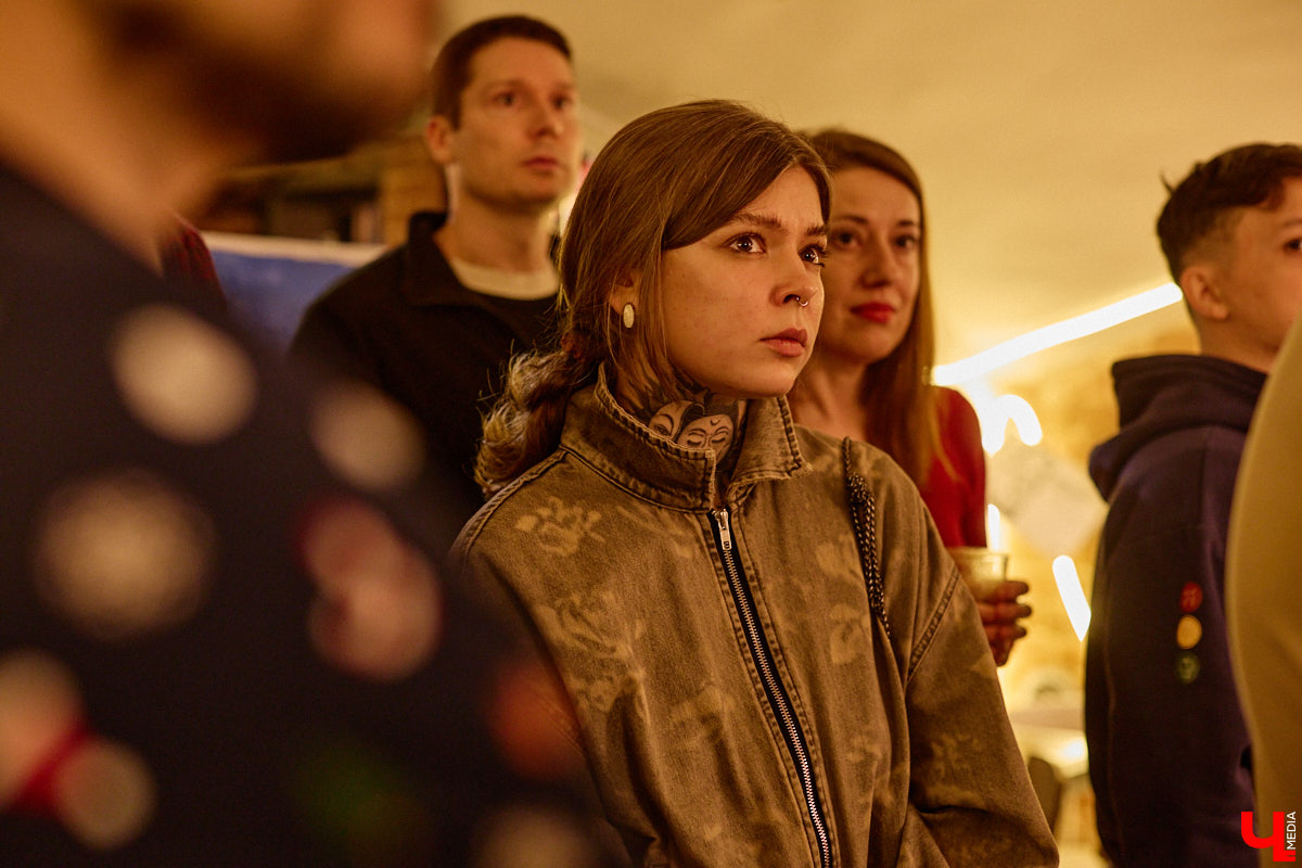 Неудачи не публичны. Но что будет, если выставить их на всеобщее обозрение? Владимирская команда предложила художникам выбрать провальные, по их мнению, работы из собственного арсенала, а потом собрала из них экспозицию. Что в итоге получилось, «Ключ-Медиа» узнал на вчерашнем открытии провокационного проекта.