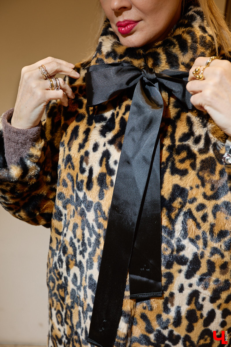 Slavic core распространяется с бешеной скоростью по всему миру. Девушки из разных стран примеряют образ роковой женщины в шубе, шапке-ушанке и шерстяных варежках. В России он, конечно же, особенно популярен. Однако как составить зимний аутфит по всем модным канонам? В этом вопросе нам помогла разобраться стилист Анна Трубова.